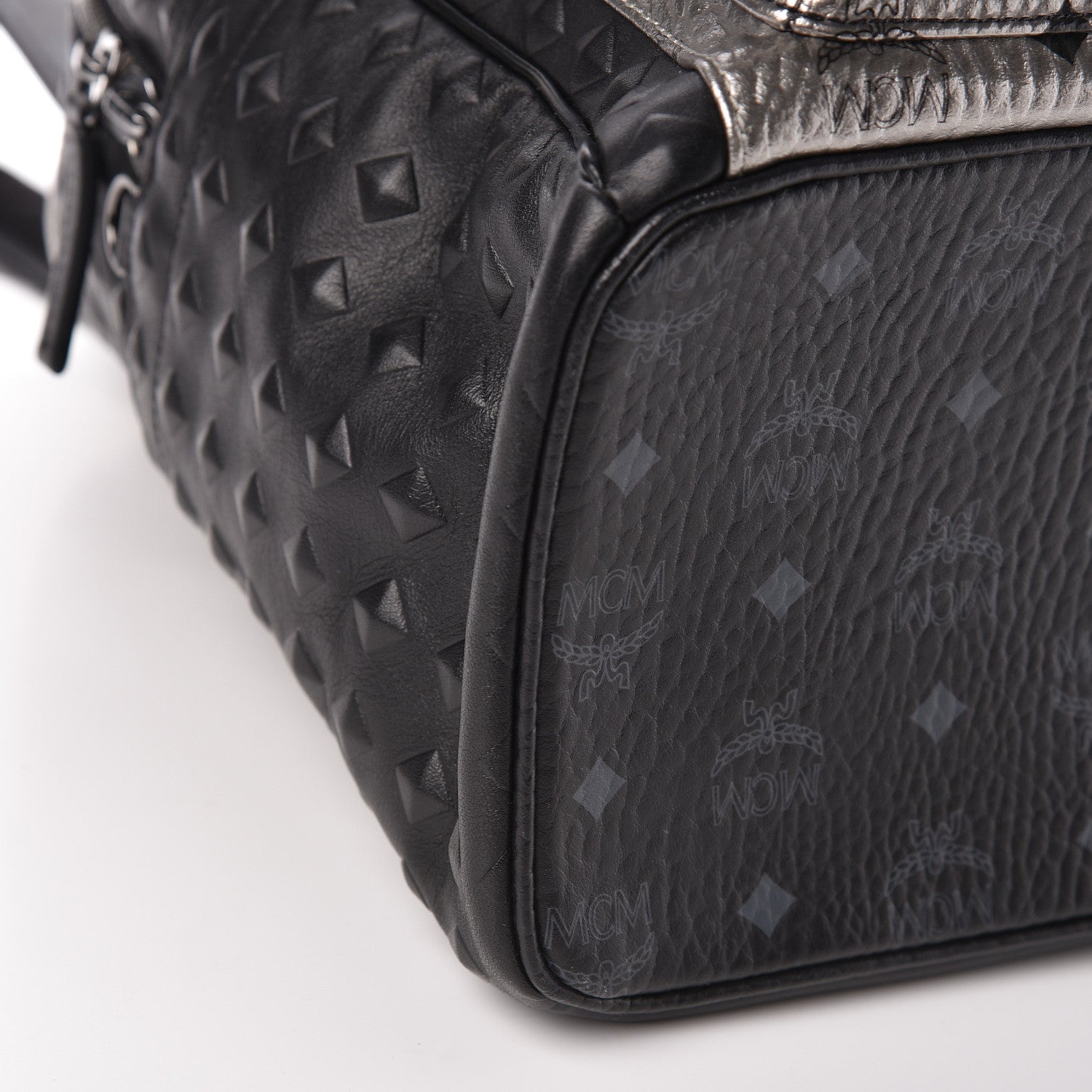 MCM Metallic Visetos Calfskin Medium Studded Munich Lion Stark Backpack Silver Black 9 of 11