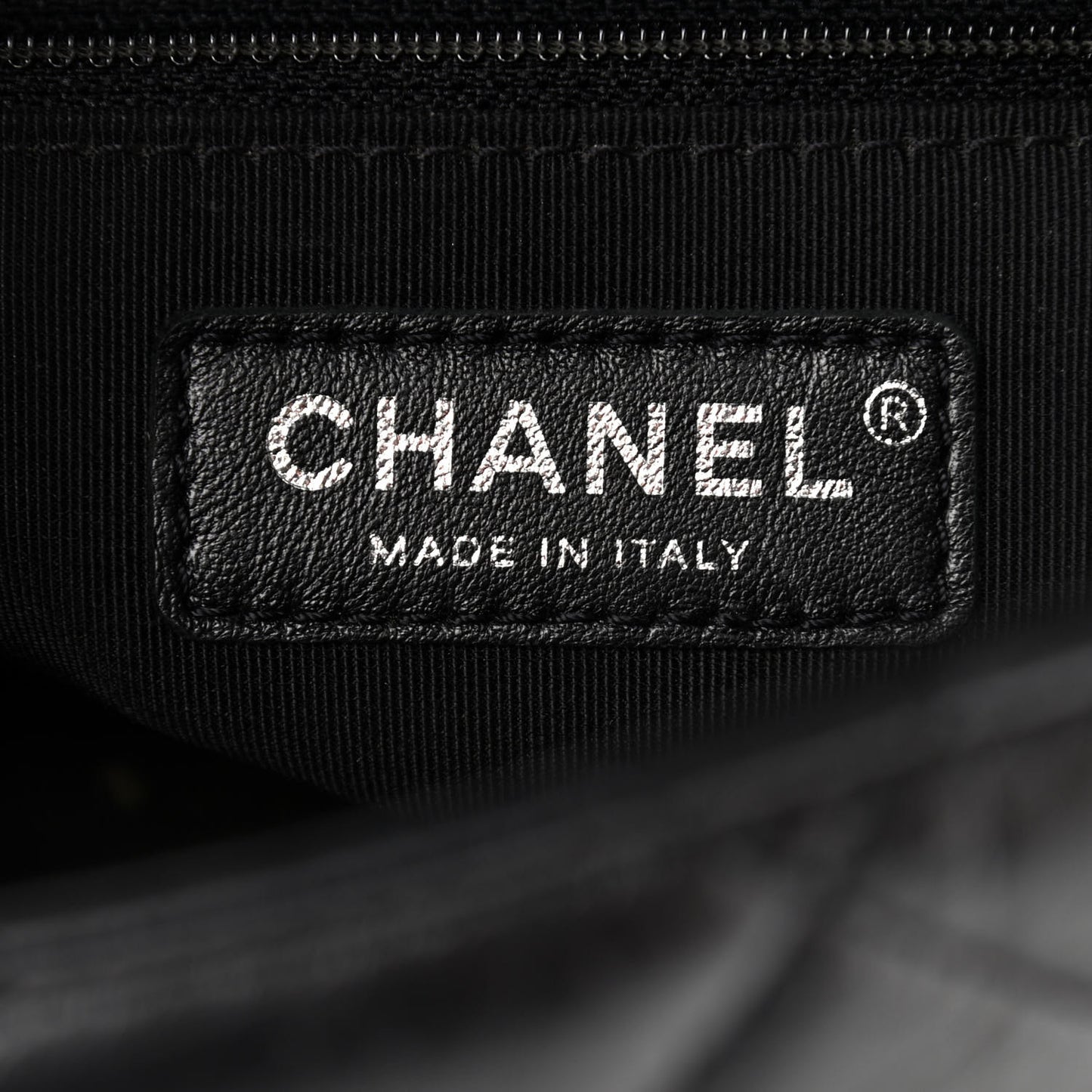 Crumpled Calfskin Medium Chain All Over Flap Black