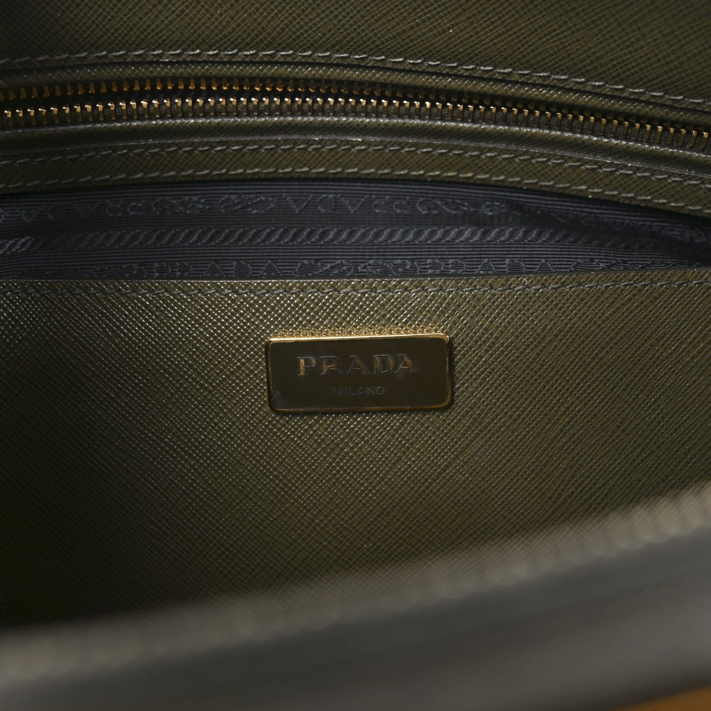 Saffiano Medium Galleria Double Zip Tote Militare