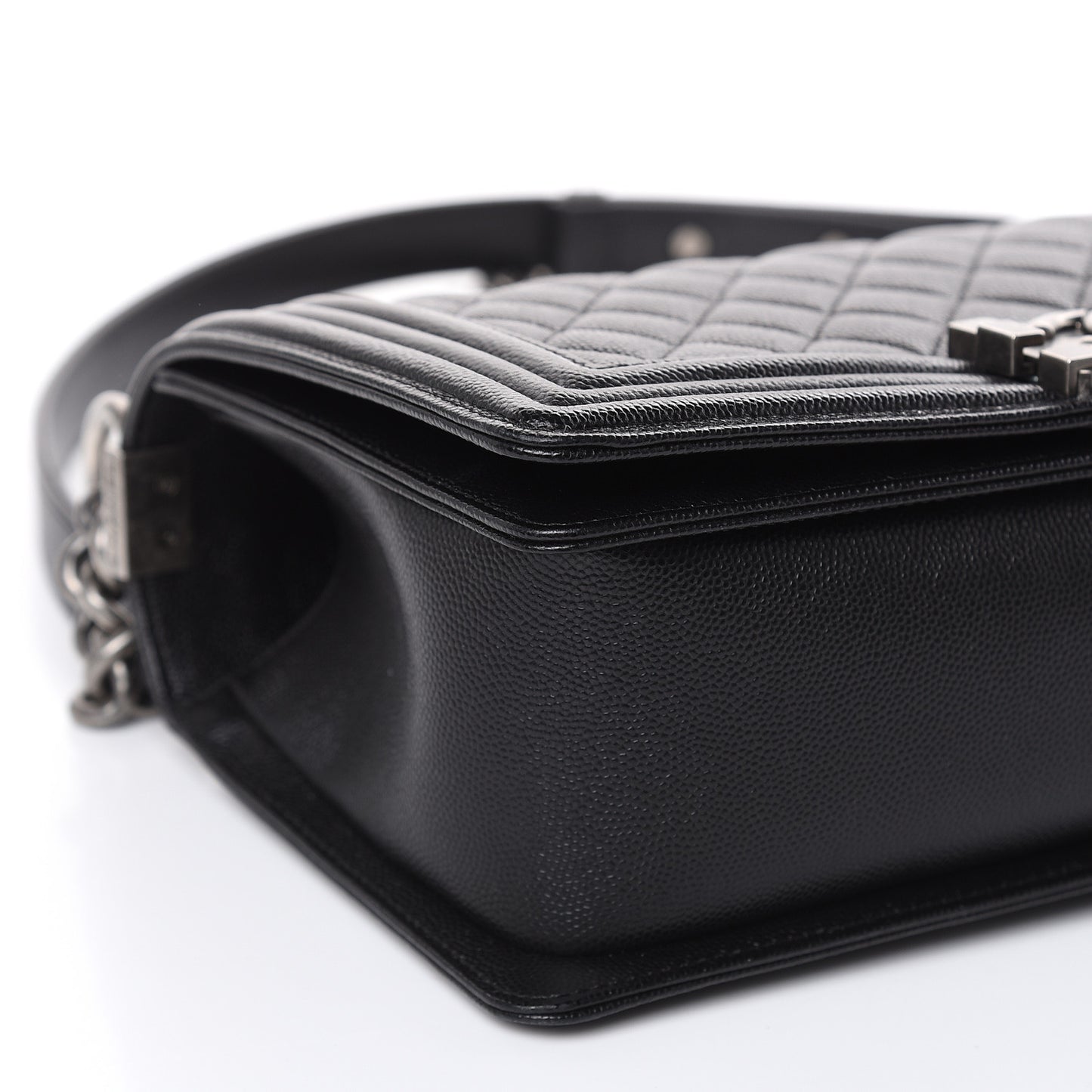 Caviar Quilted Medium Boy Flap Black