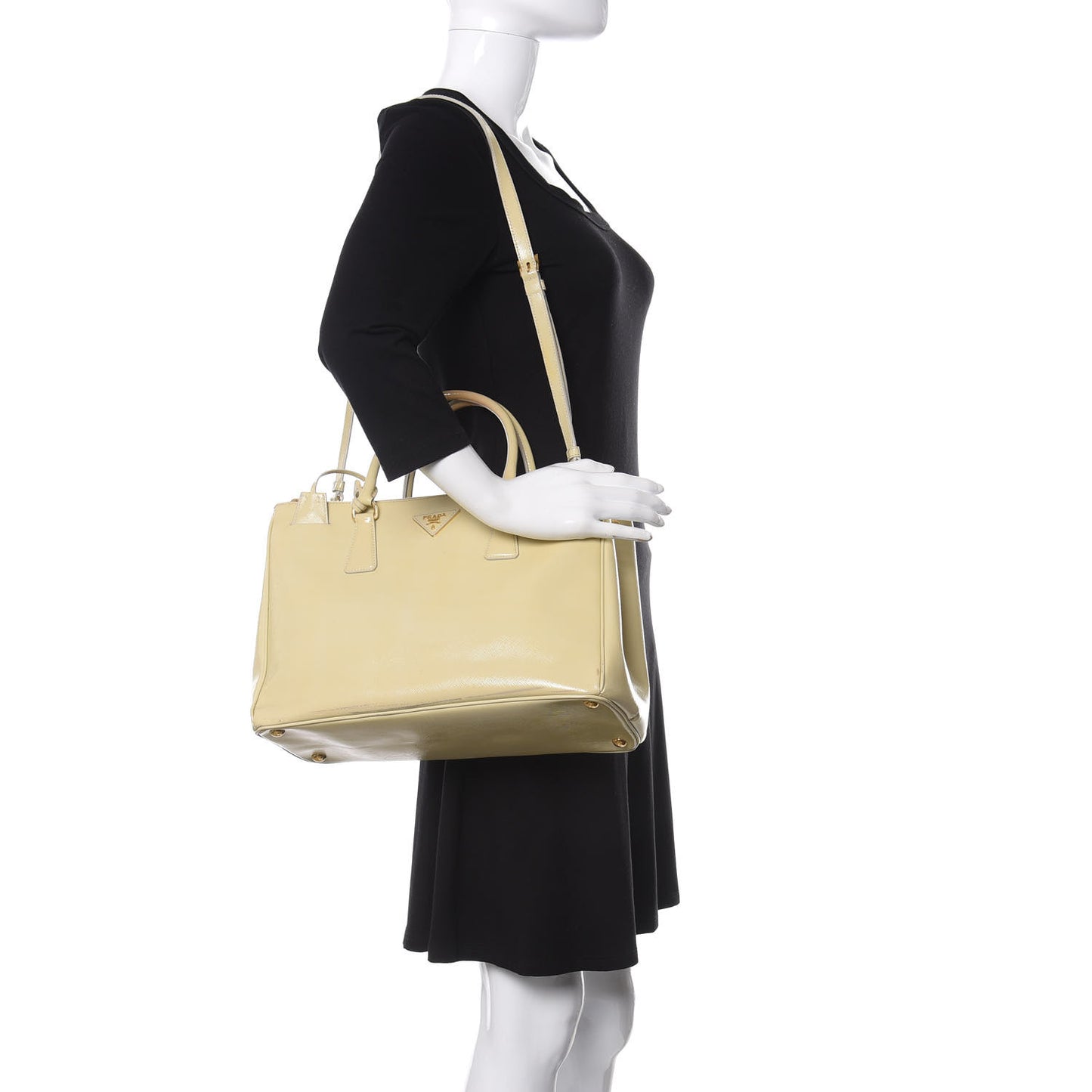 Saffiano Vernice Medium Galleria Double Zip Tote