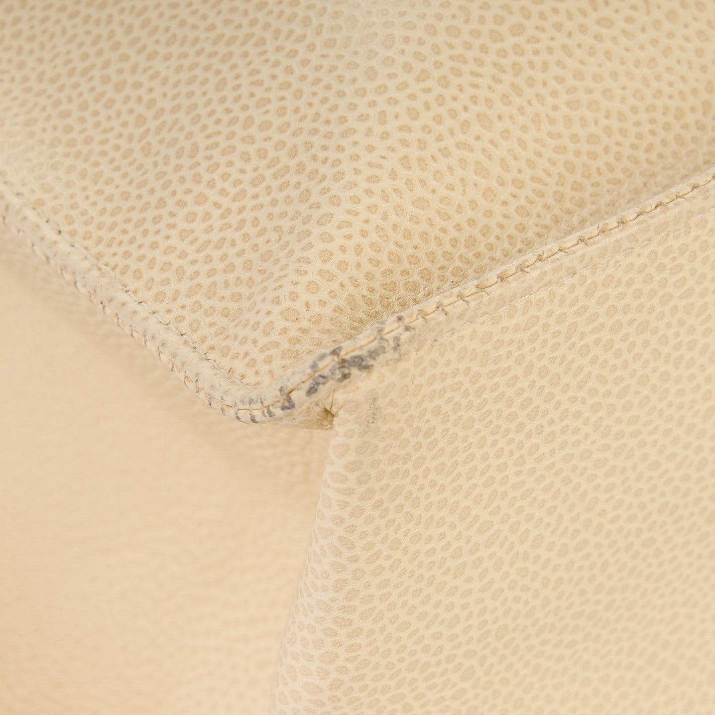 Caviar CC Shopper Tote Beige Clair
