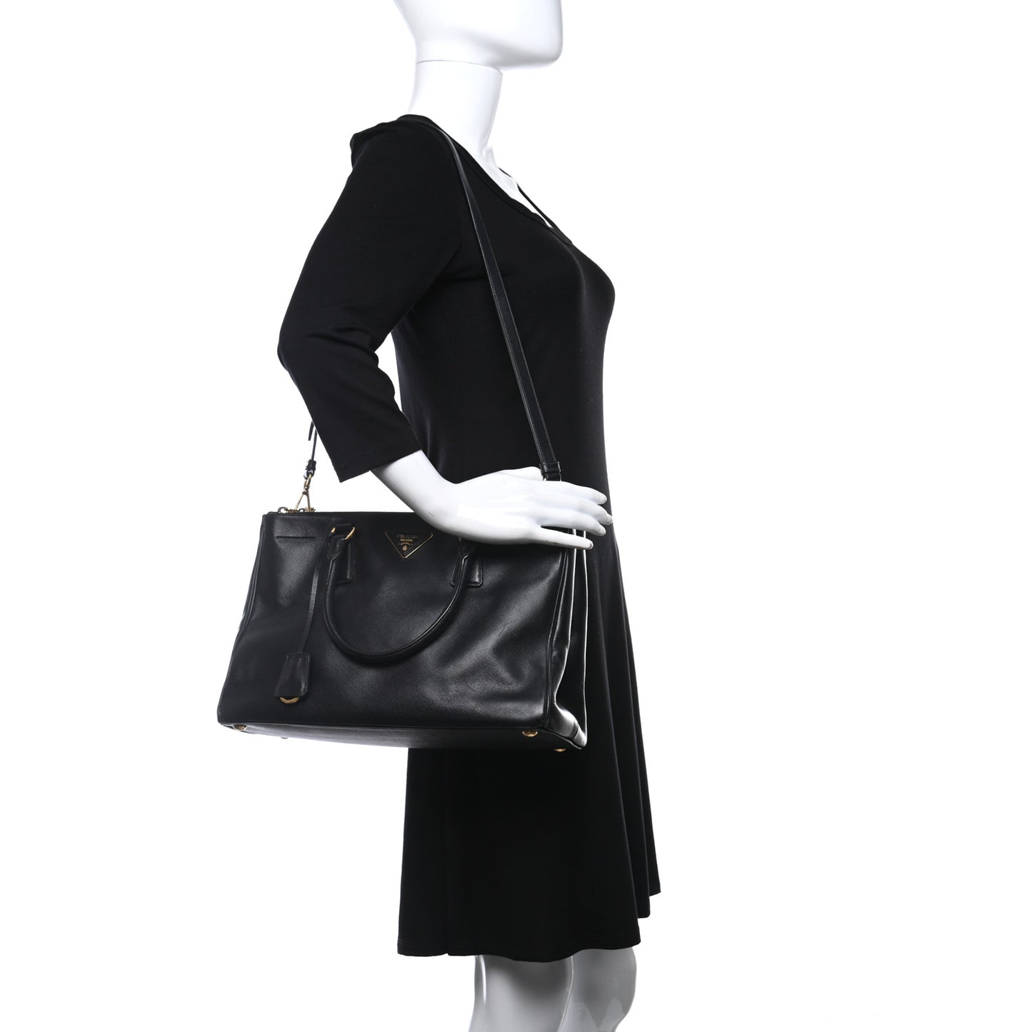 Saffiano Medium Galleria Double Zip Tote Black