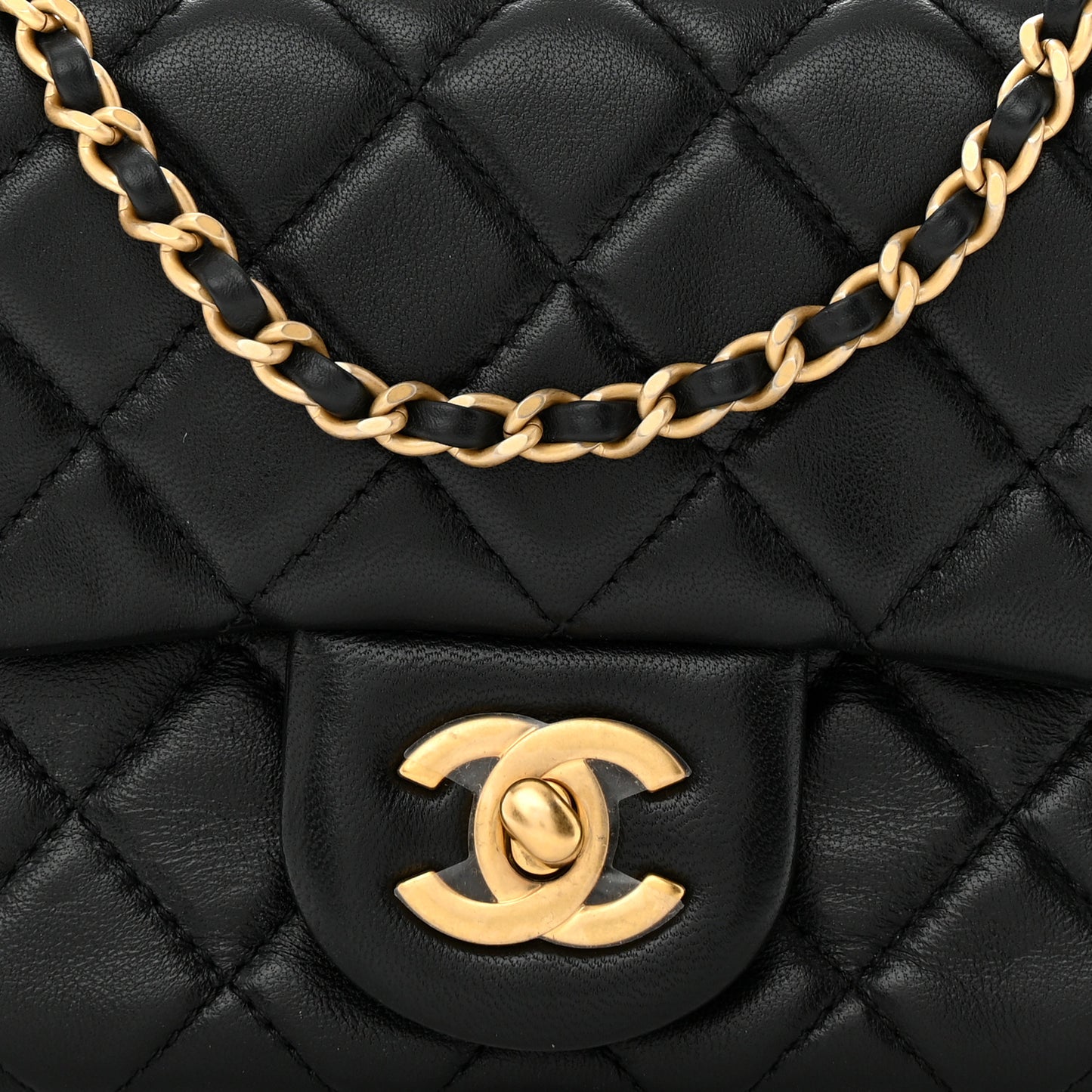 Lambskin Quilted Mini Pearl Crush Flap Black