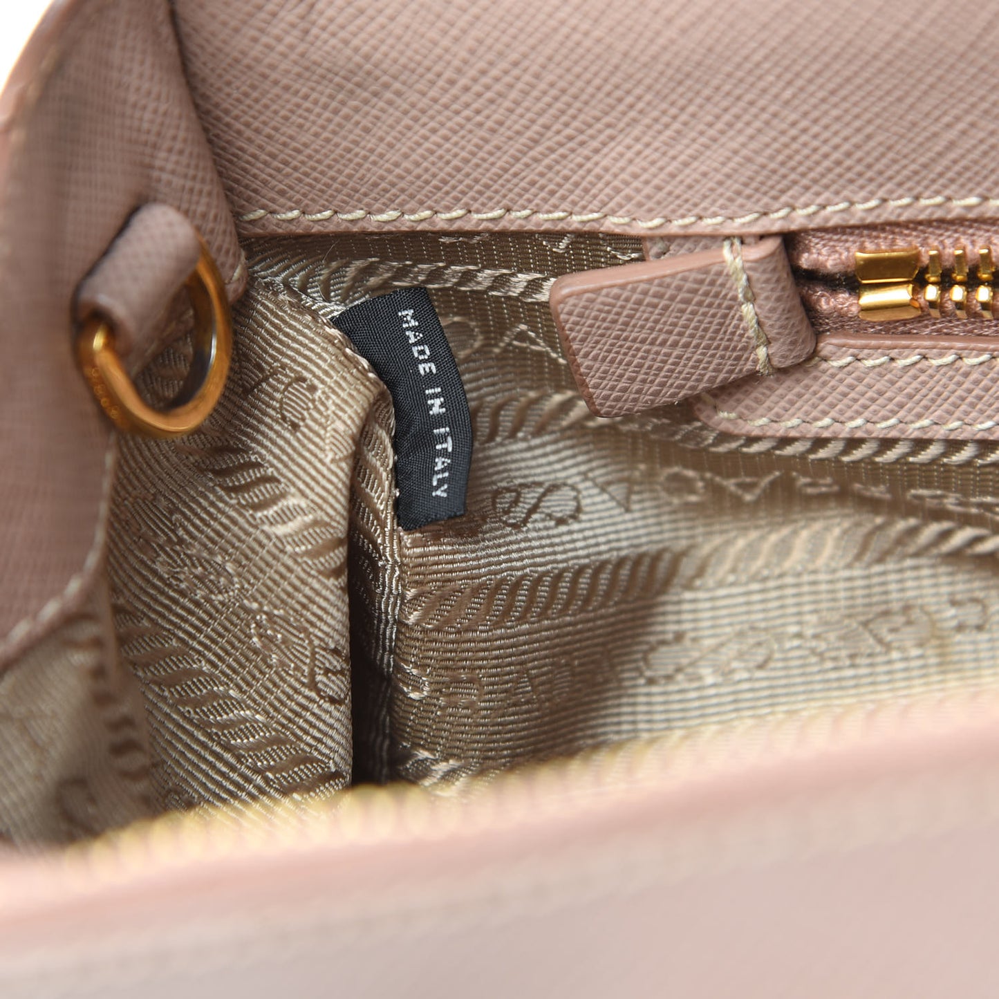 Saffiano Medium Galleria Double Zip Tote Cammeo