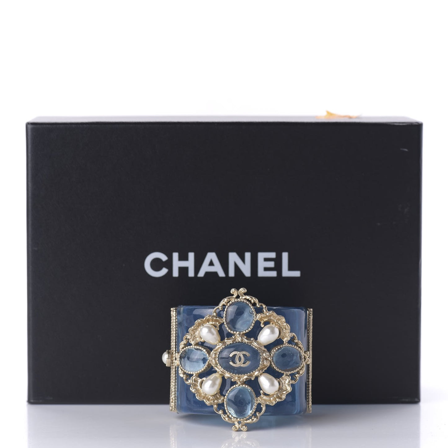 Resin Gripoix Pearl CC Cuff Blue