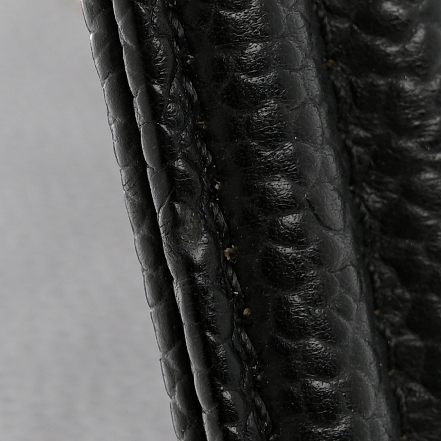 Caviar Quilted Medium Boy Flap Black