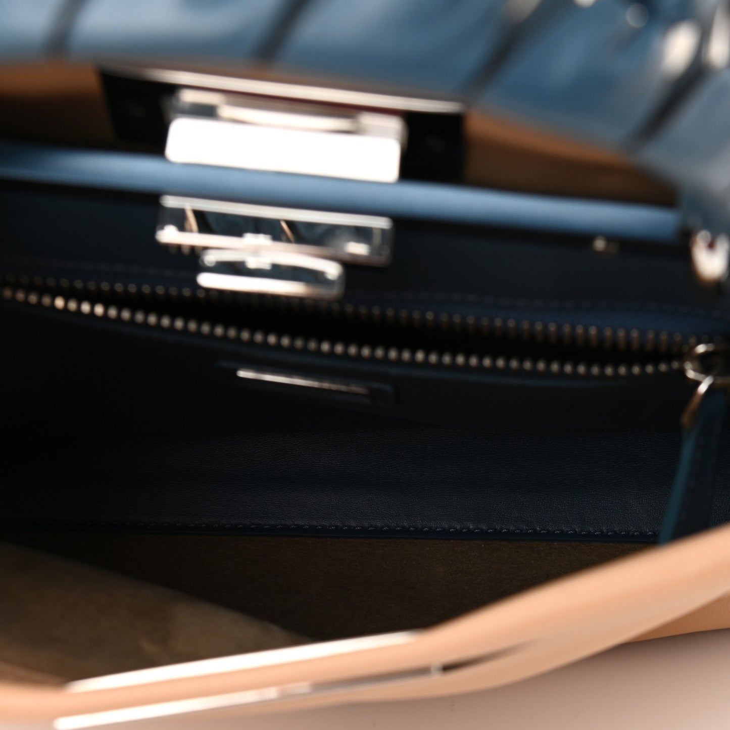 Vitello Seta Nappa Ribbon Medium Peekaboo Iconic Satchel Cuoio Tempesta