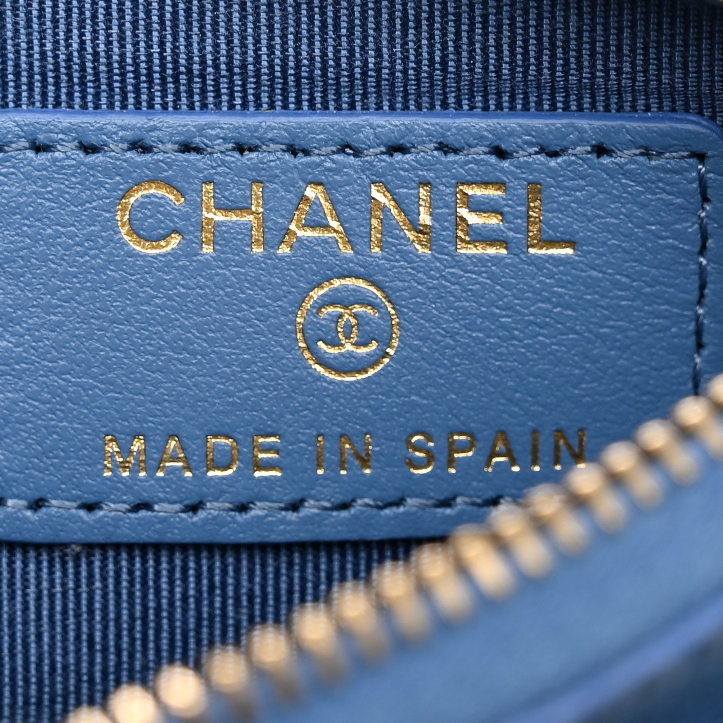 Caviar Quilted CC Zip Card Holder Blue