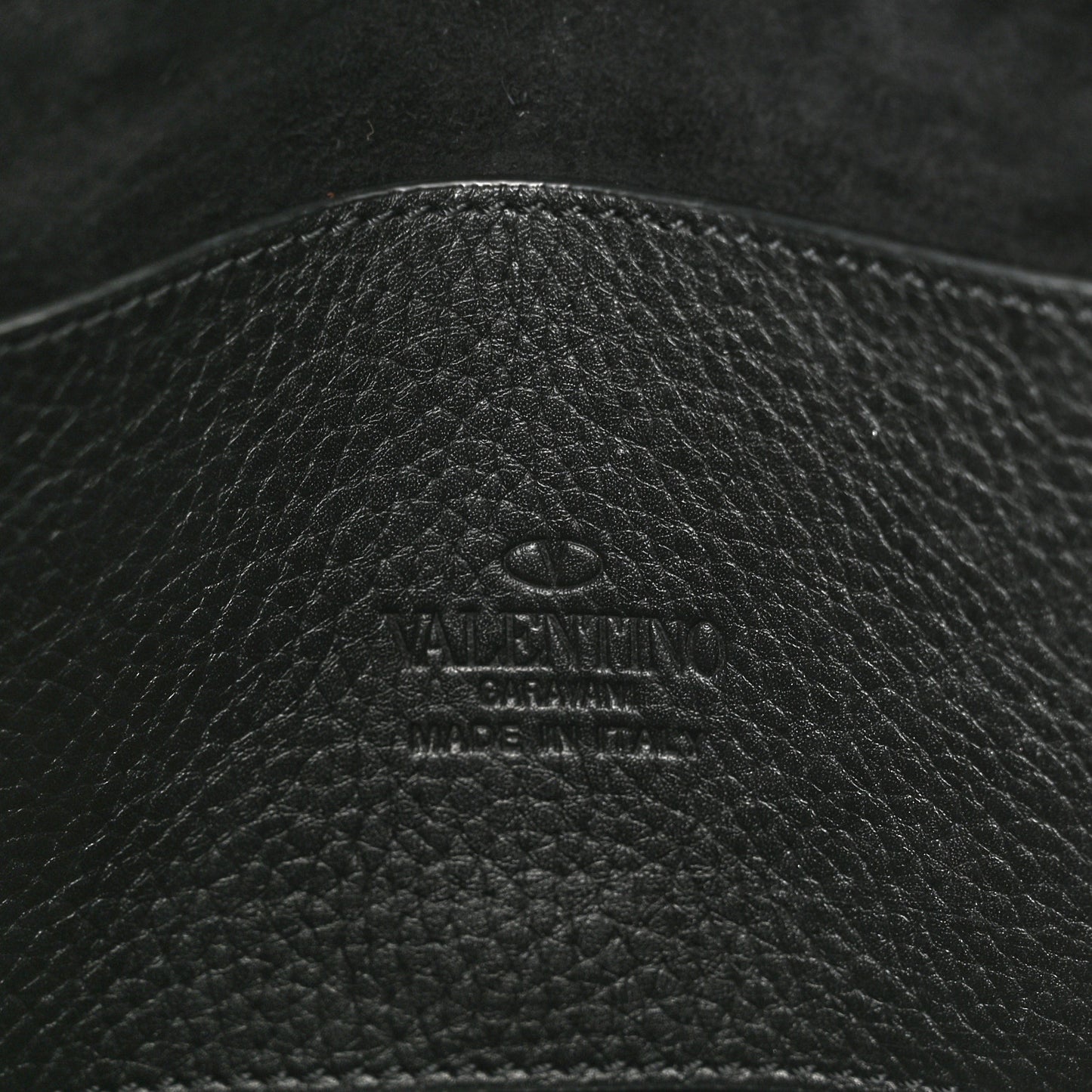 Pebbled Calfskin Medium Rockstud Flip Lock Crossbody Bag Black