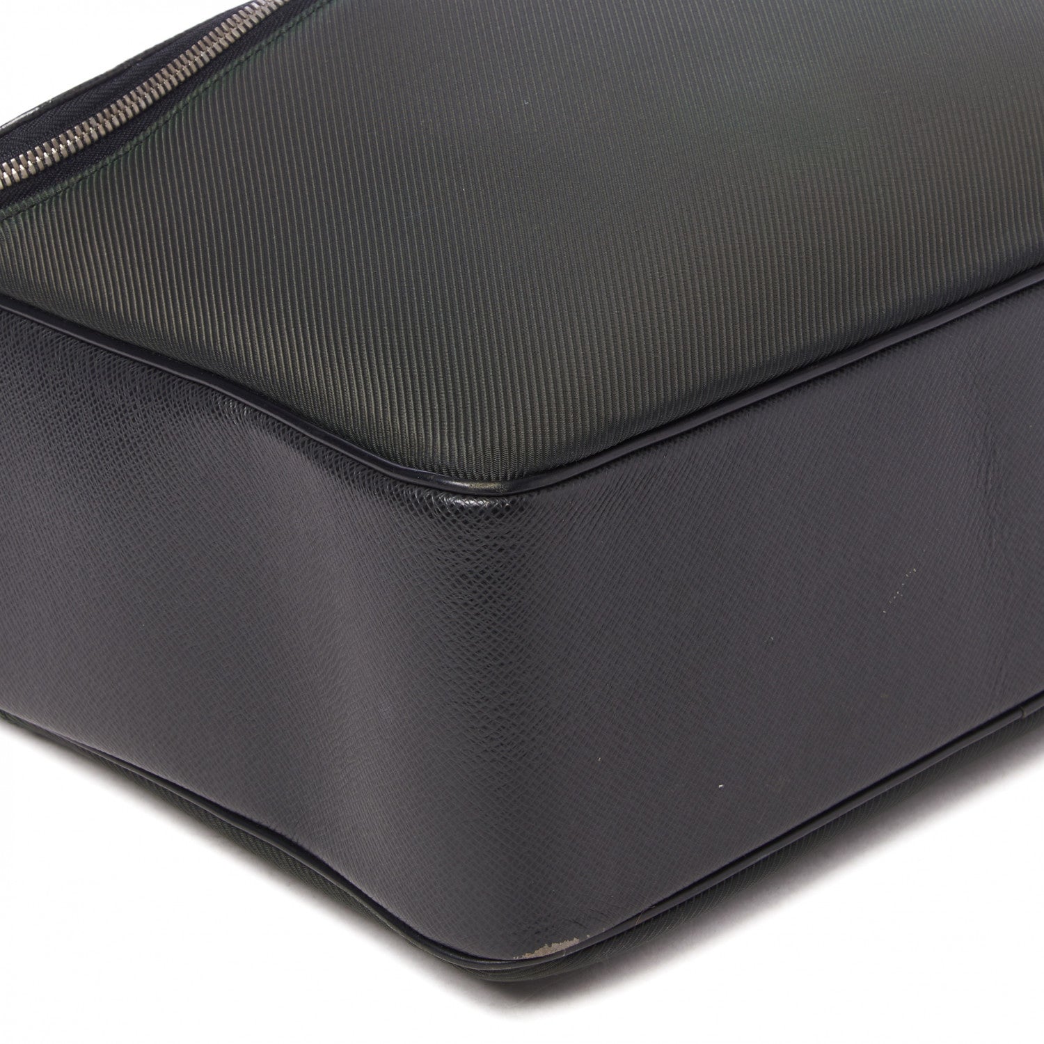 Louis Vuitton Taiga Taimyr Messenger Bag Epicea 6 of 7