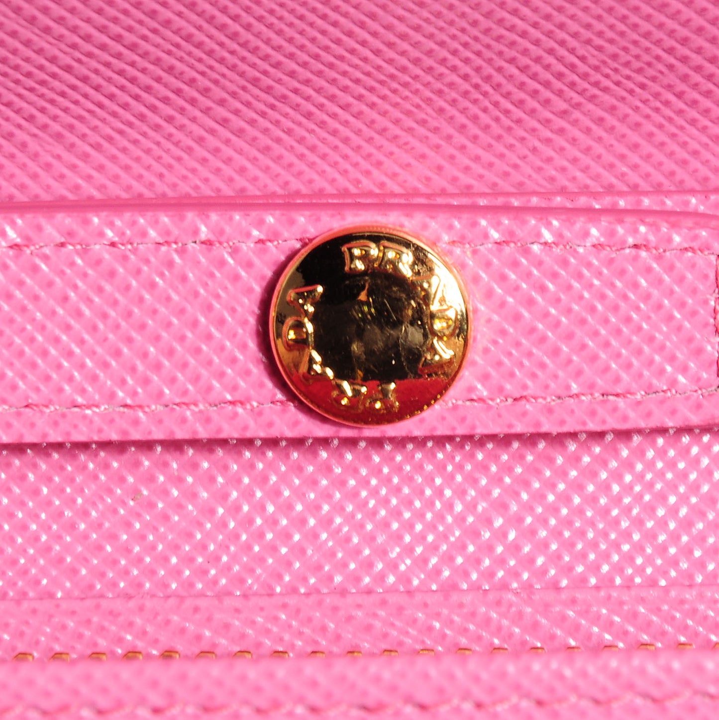 Saffiano Metal Oro Chain Wallet Geranio