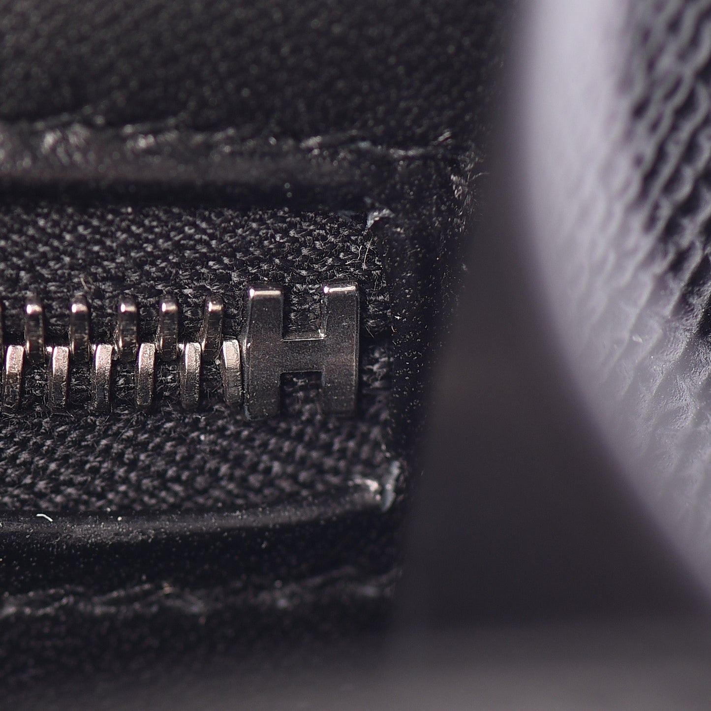 Epsom Constance 24 Black