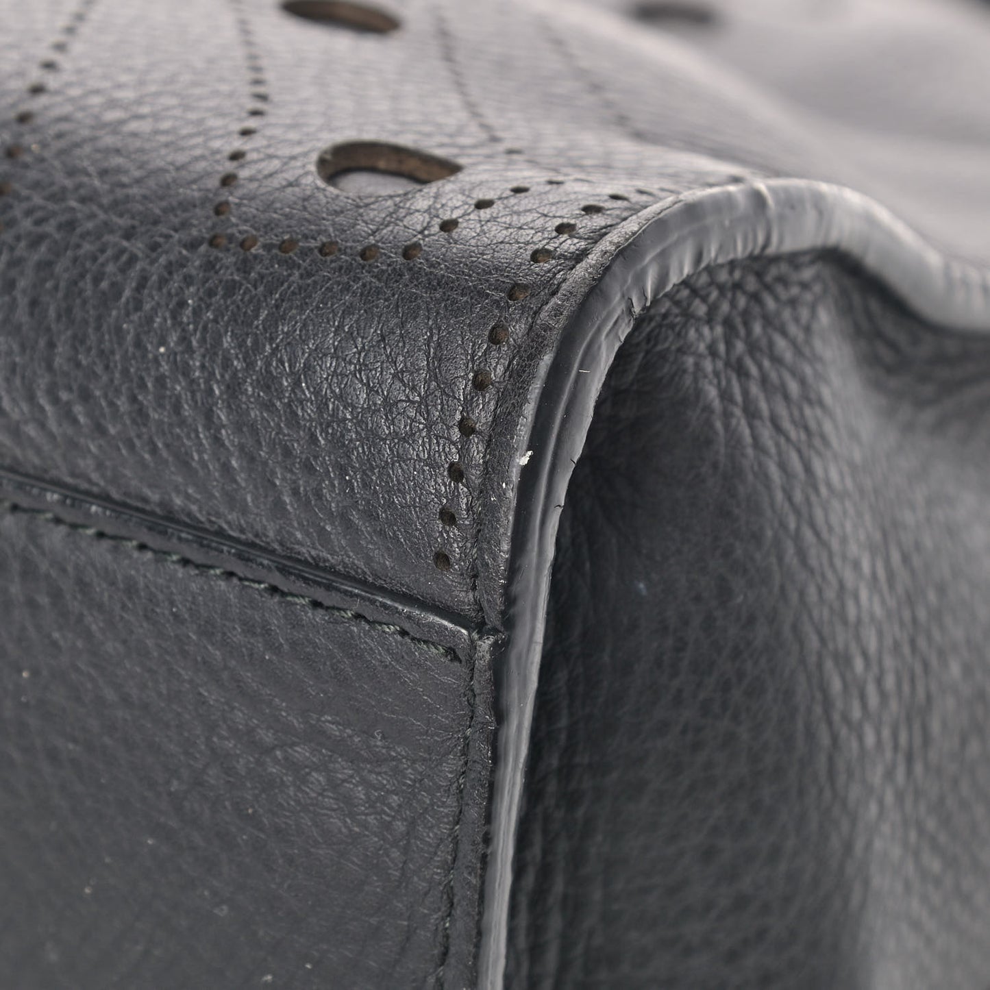 Veau Grana Perforated Blackout Hardware S City Black