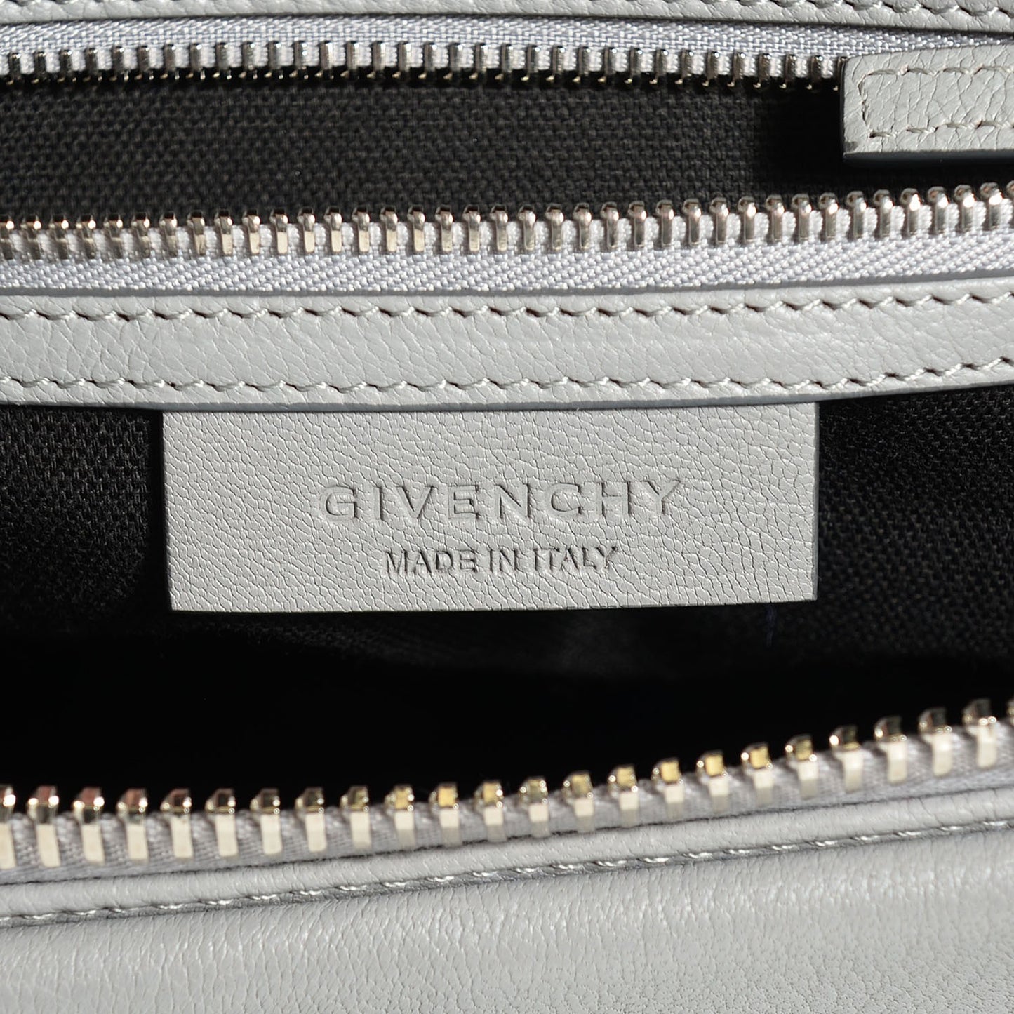 Sugar Goatskin Medium Antigona Pearl Grey