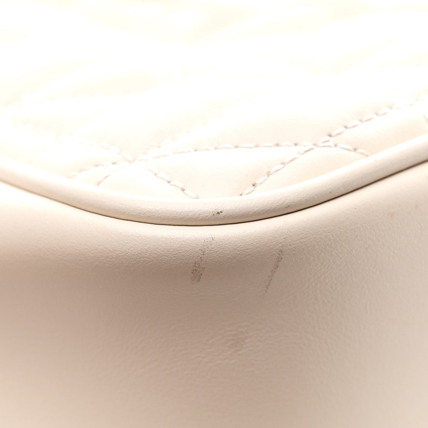 Calfskin Matelasse Aria Small GG Marmont Chain Shoulder Bag Mystic White