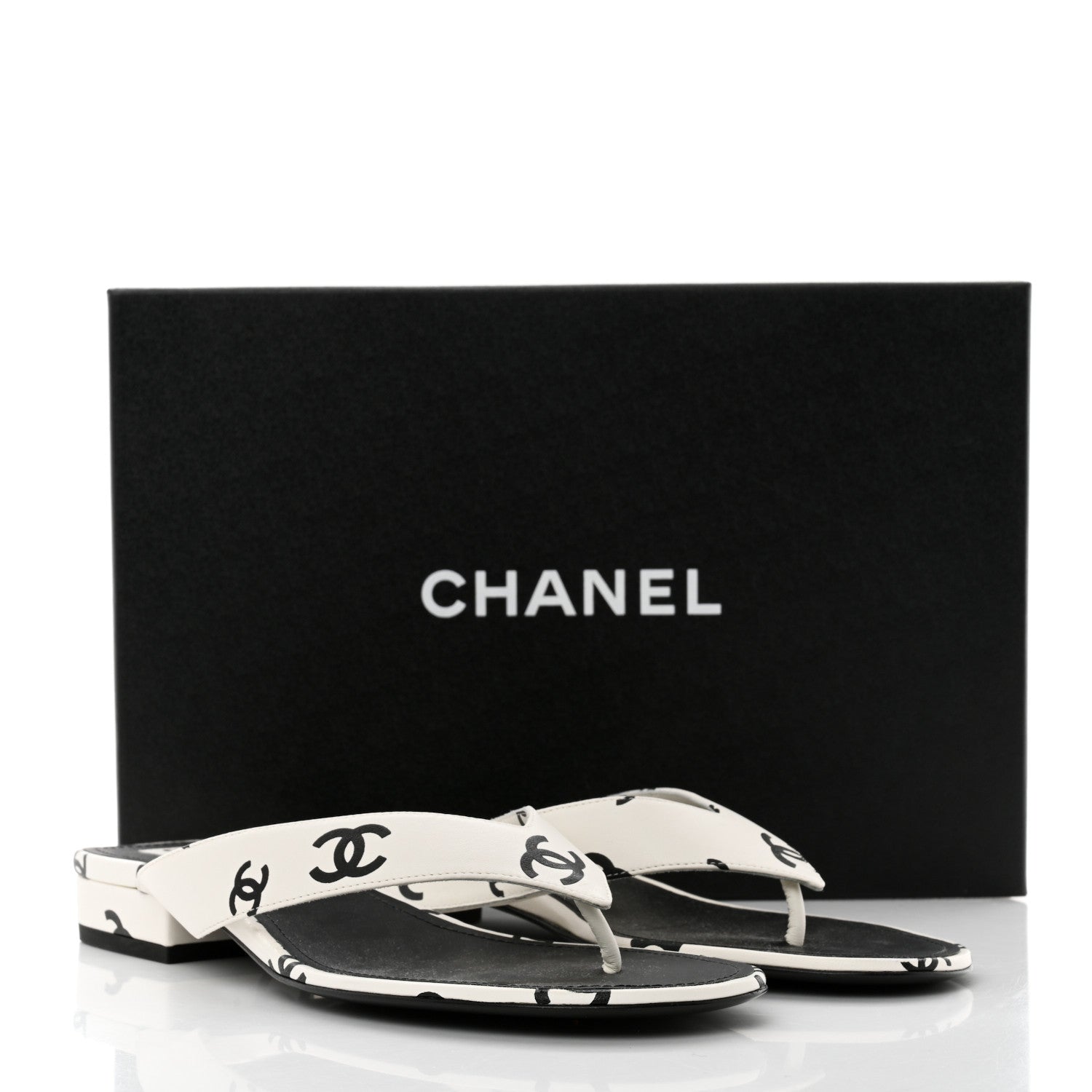 Chanel Lambskin Printed CC Thong Sandals 39.5 White Black 9 of 9