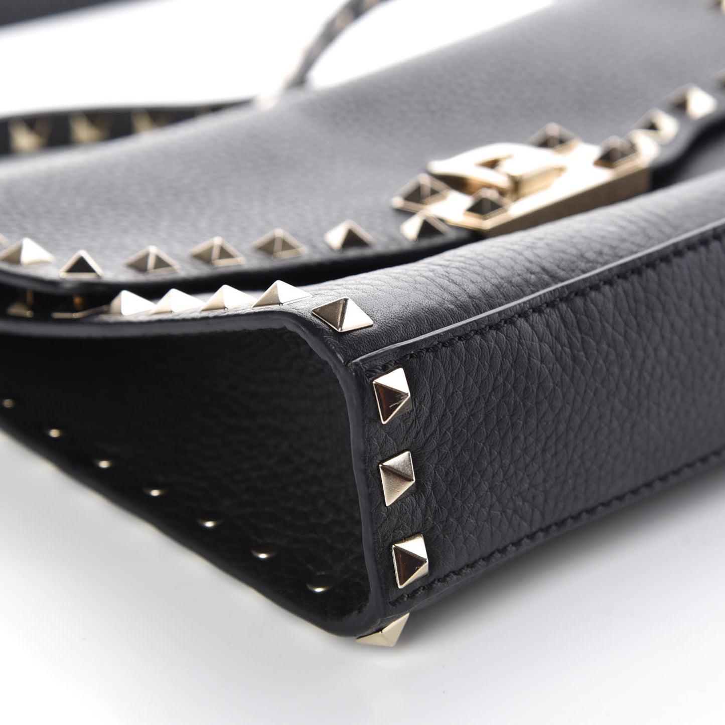 Pebbled Calfskin Medium Rockstud Flip Lock Crossbody Bag Black