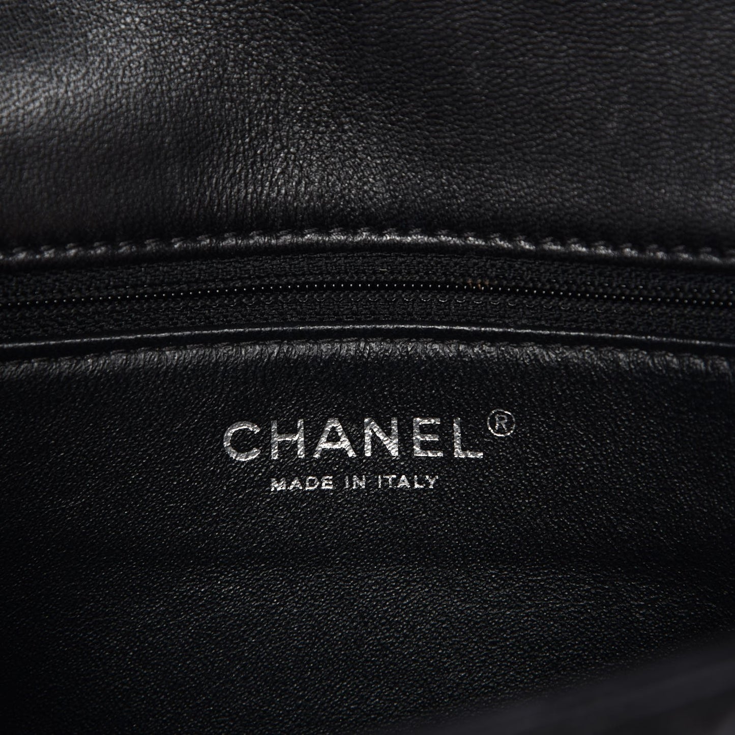 Lambskin Classic Twist Flap Black Burgundy