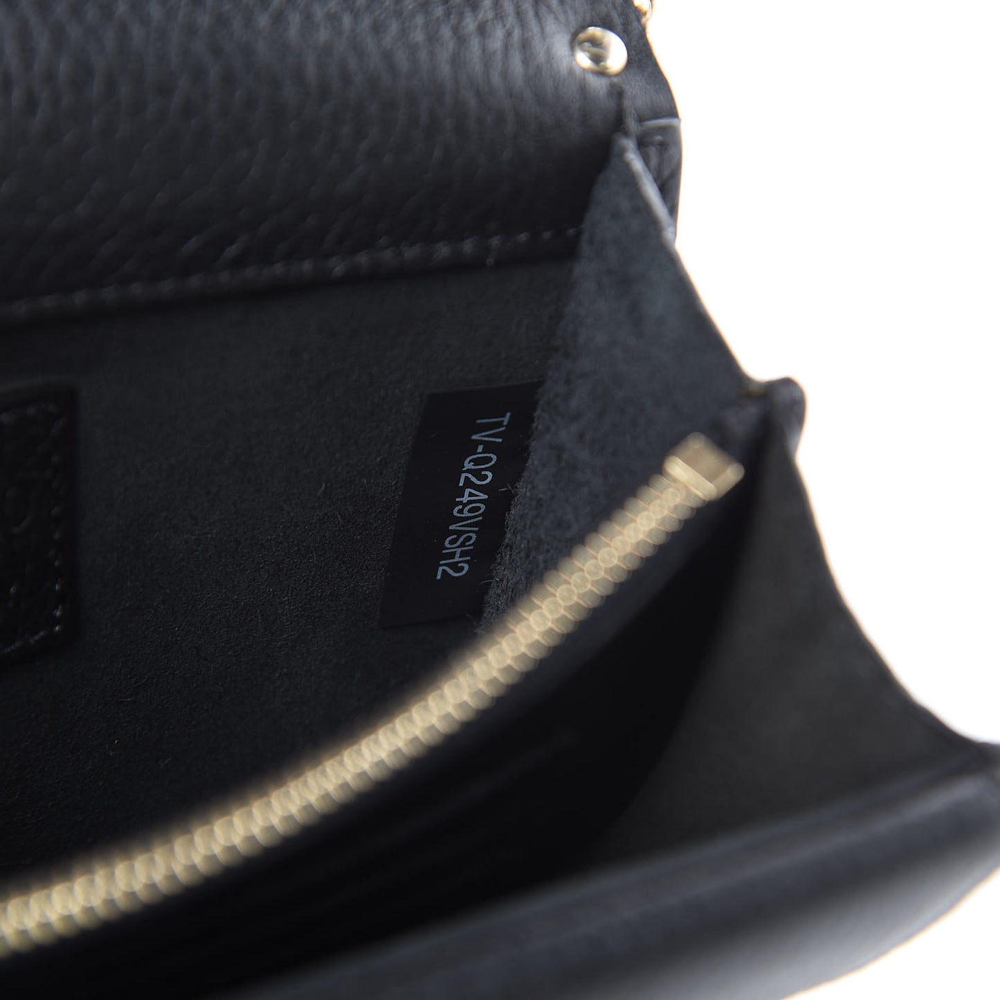 Pebbled Calfskin Rockstud Wallet on Chain Black