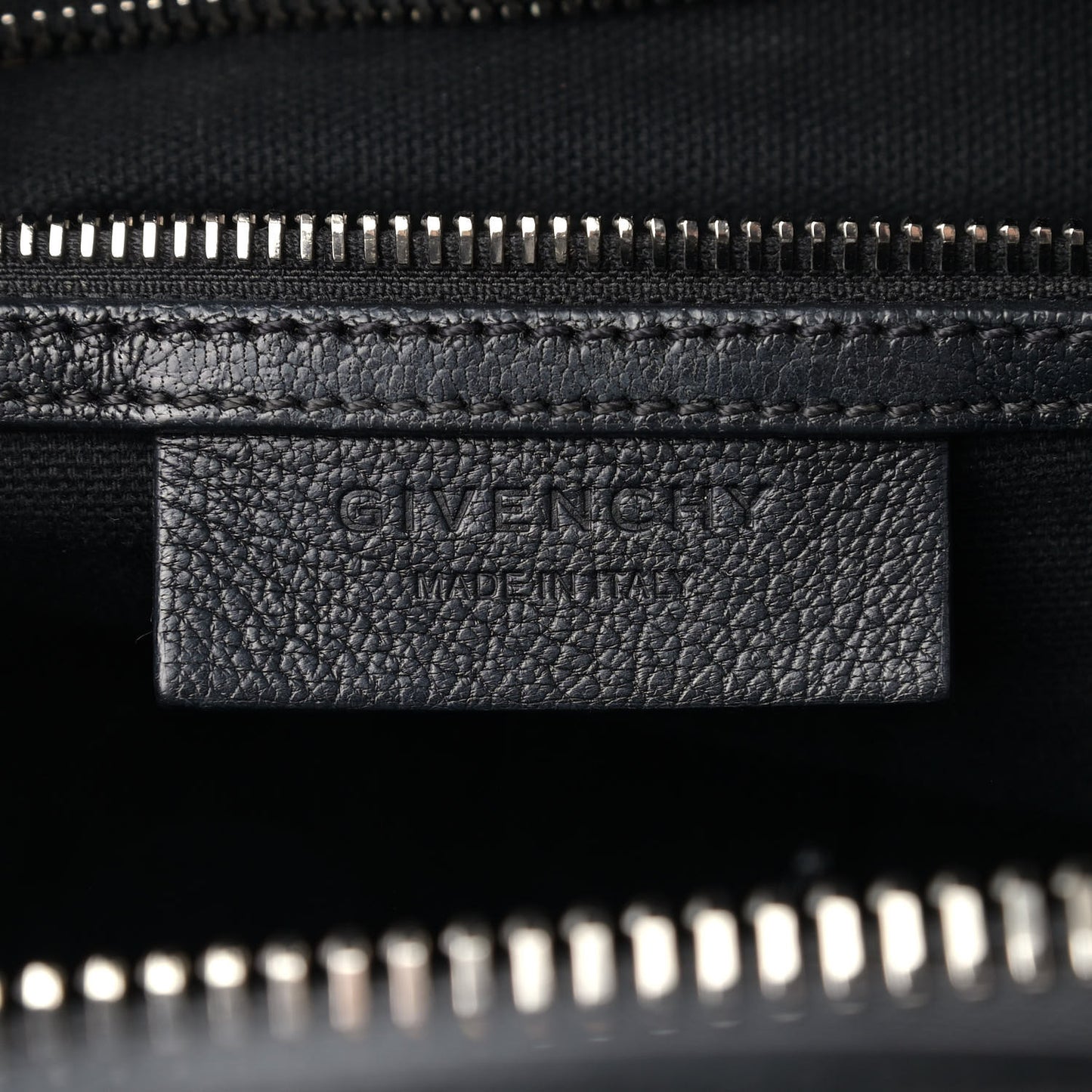 Sugar Goatskin Medium Antigona Black
