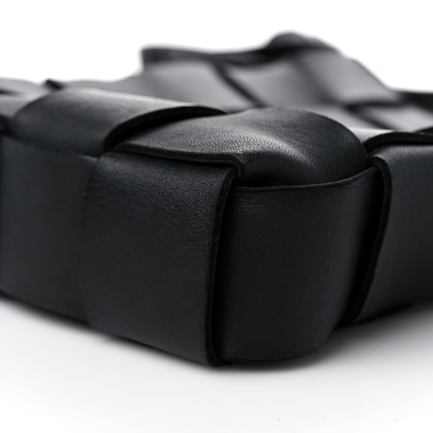 Lambskin Maxi Intrecciato Cassette Messenger Black