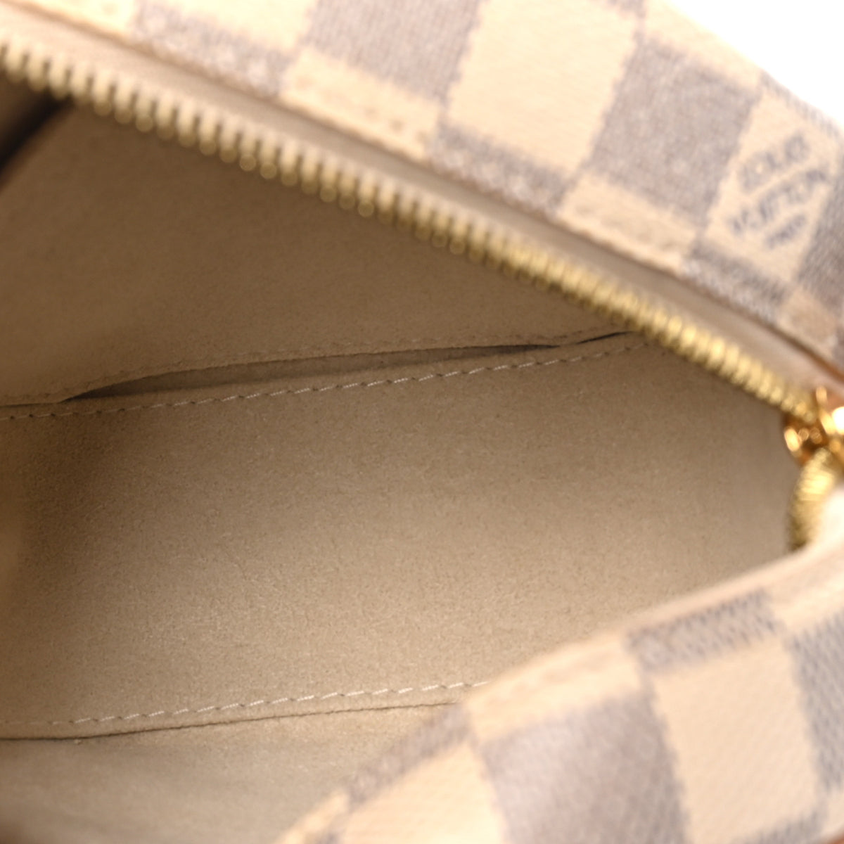 Louis Vuitton Damier Azur Boite Chapeau Souple PM 4 of 8