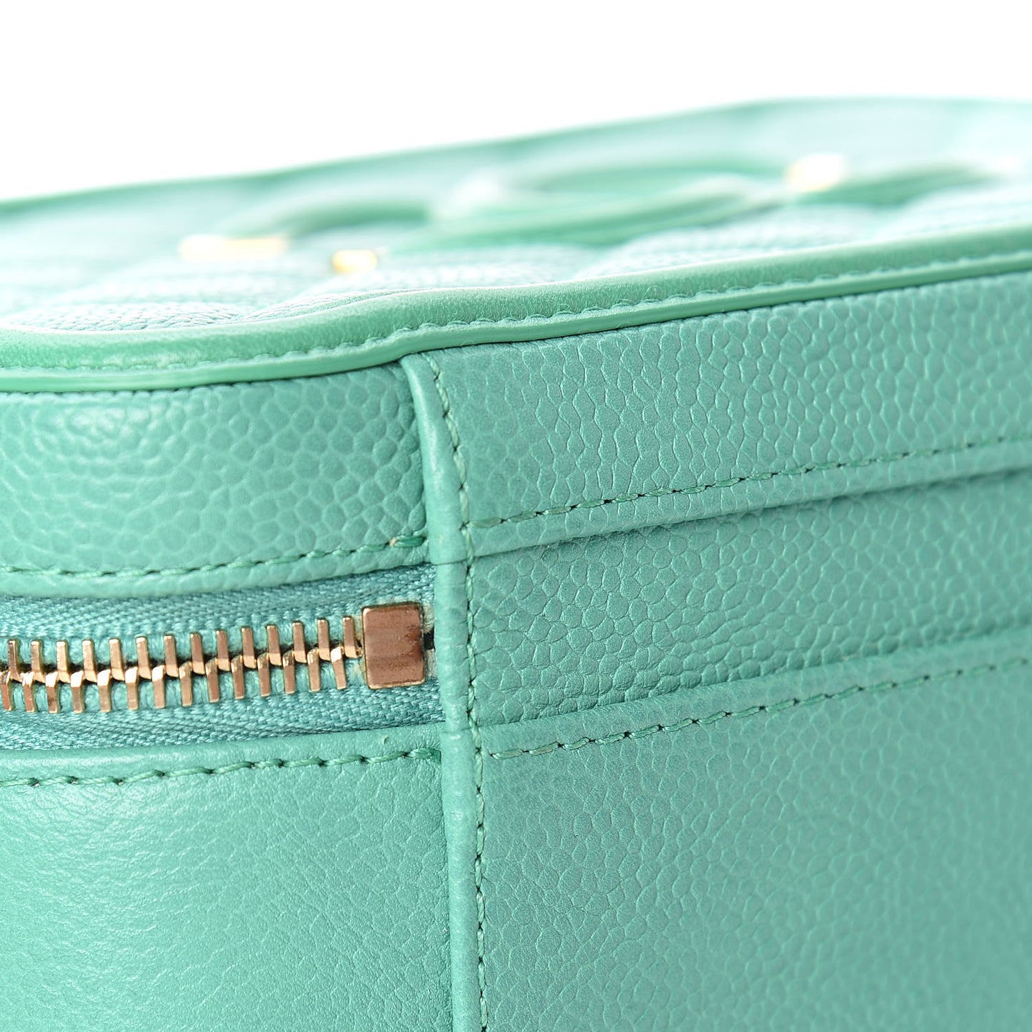Caviar Quilted Medium CC Filigree Vanity Case Green