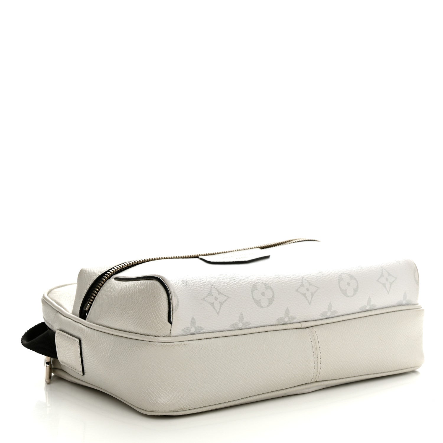 Louis Vuitton Taigarama Outdoor Messenger Antartica 4 of 12