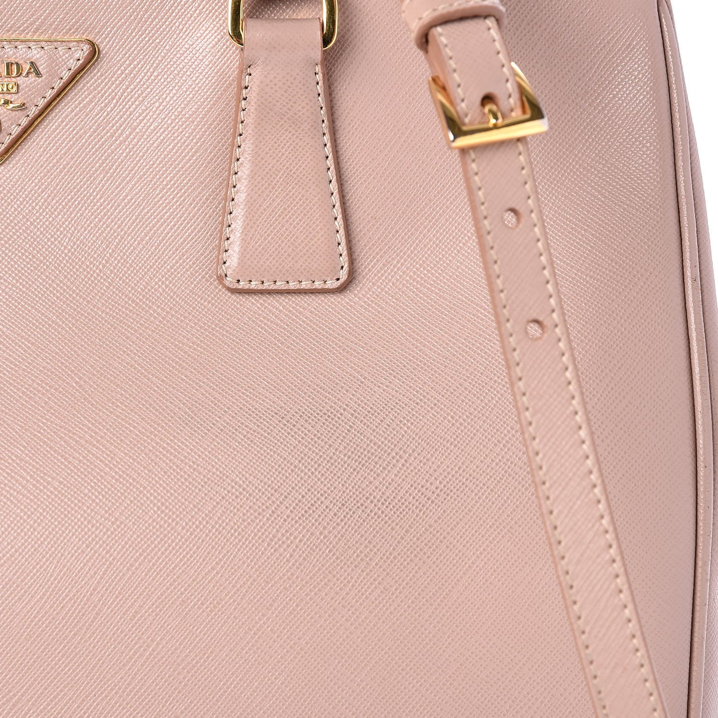 Saffiano Medium Galleria Double Zip Tote Cammeo