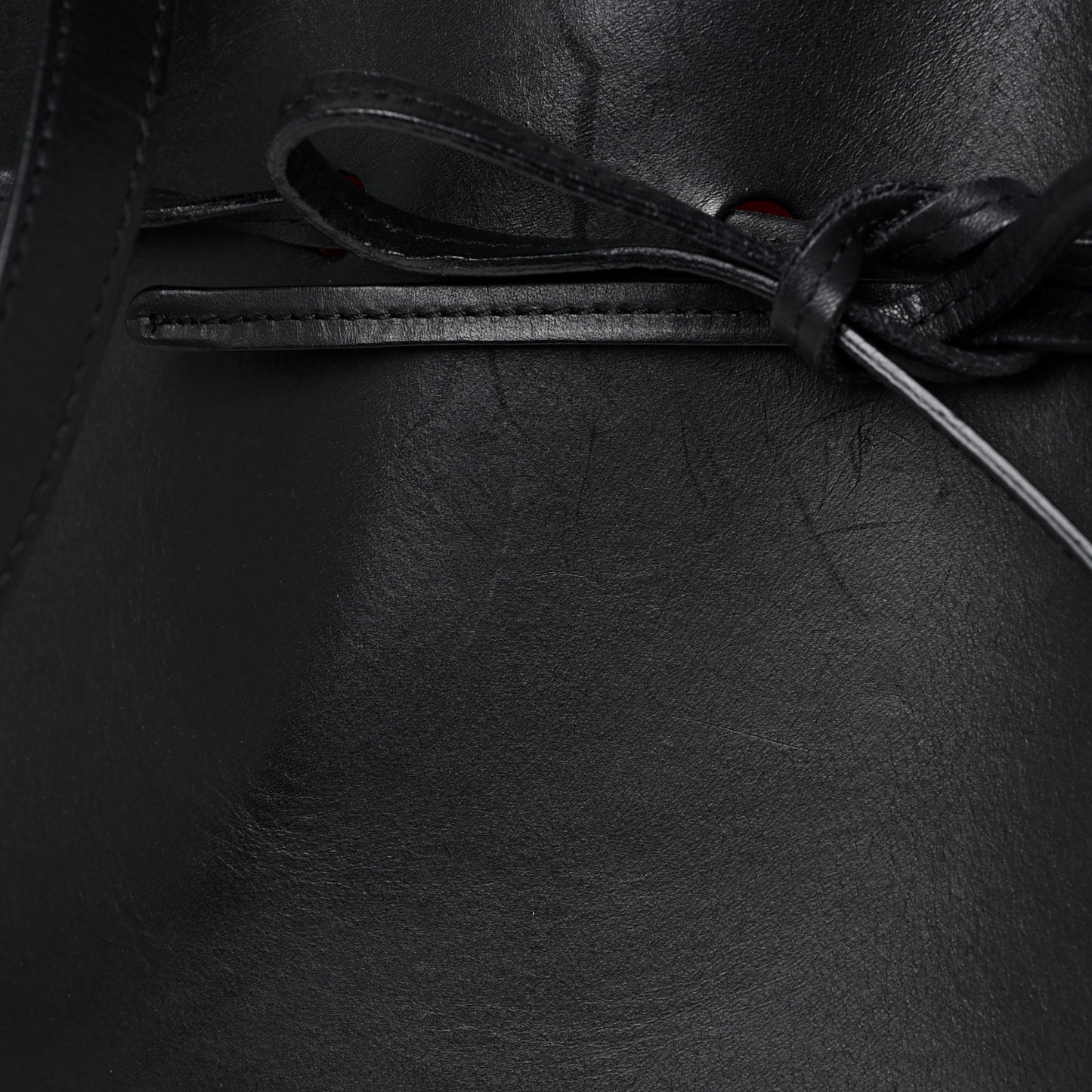 Vegetable Tanned Calfskin Bucket Bag Black Flamma