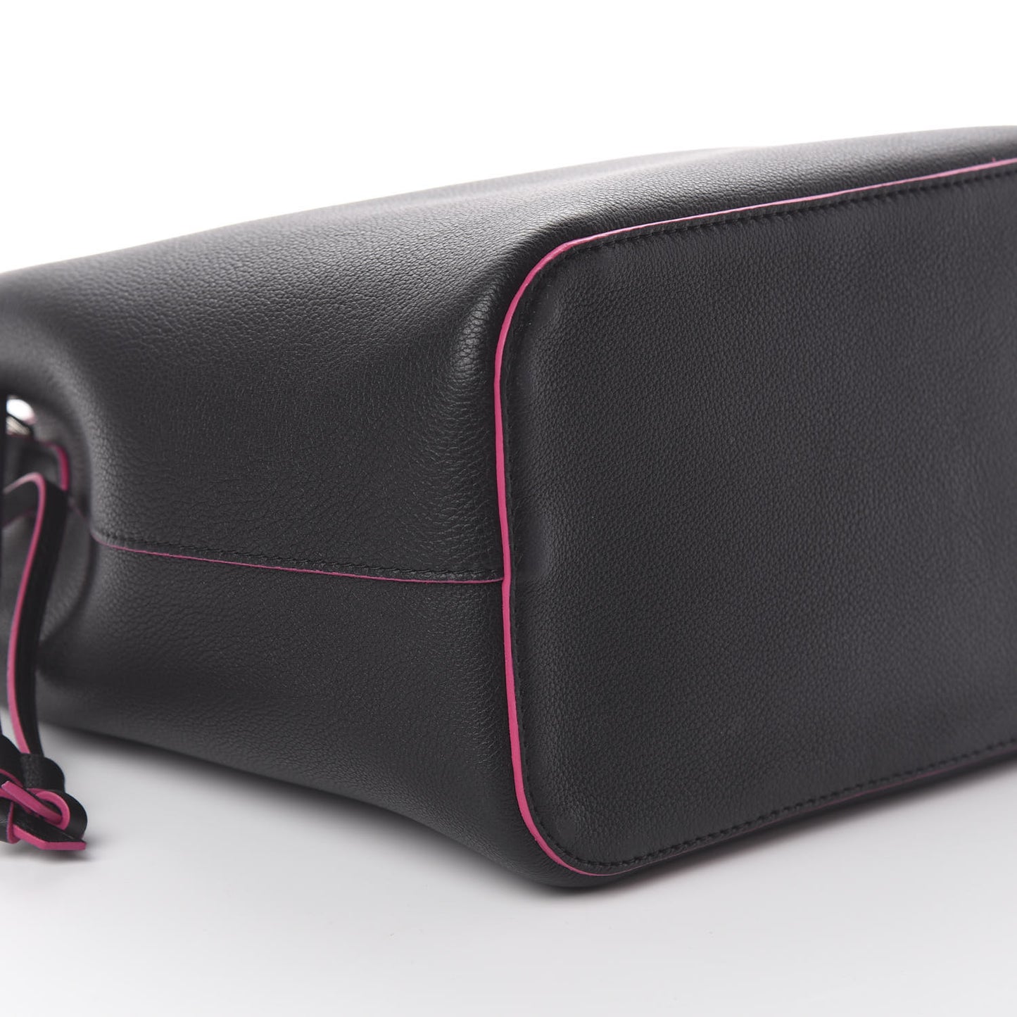 Calfskin Lockme Bucket Black