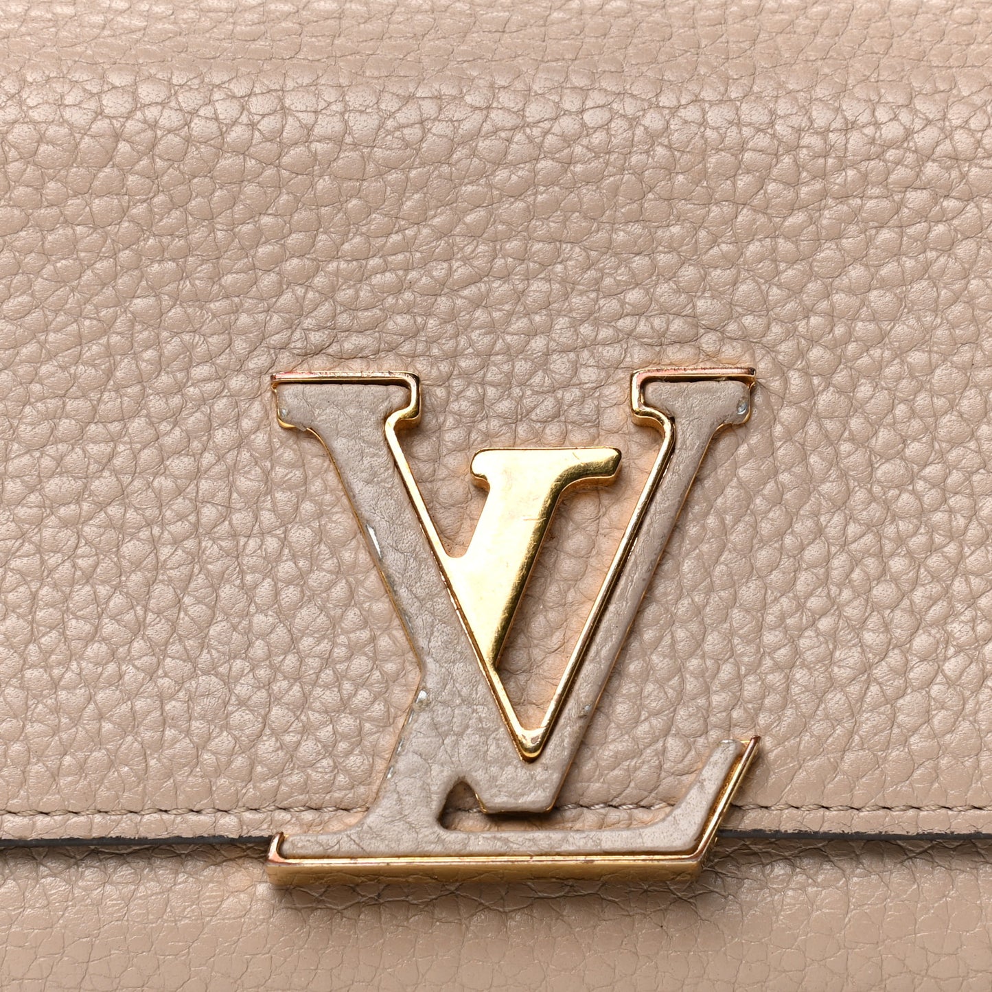 Taurillon Capucines Wallet Galet
