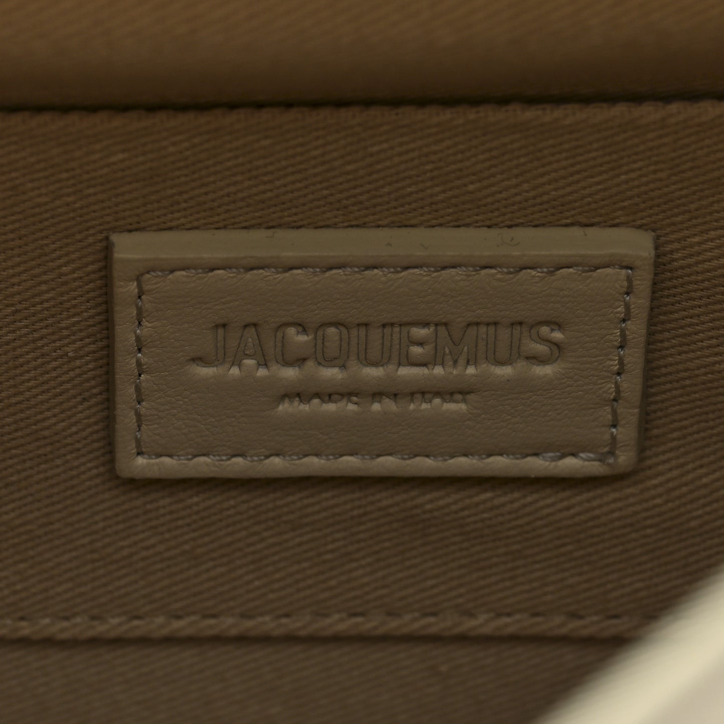 Smooth Calfskin La Pochette Rond Carre Light Ivory