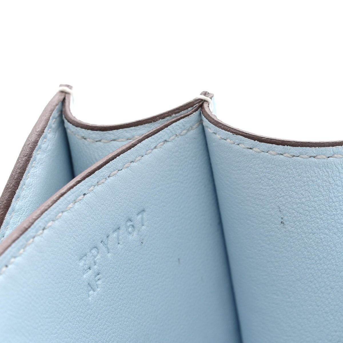 Epsom Constance 18 Bleu Brume