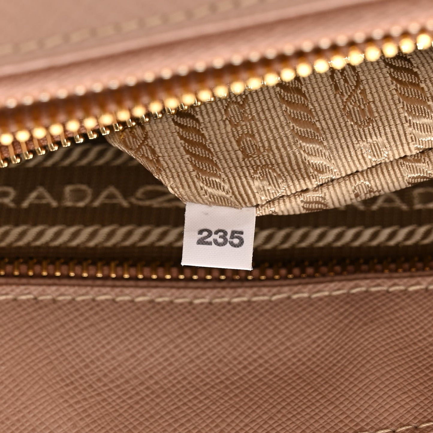 Saffiano Medium Galleria Double Zip Tote Cammeo