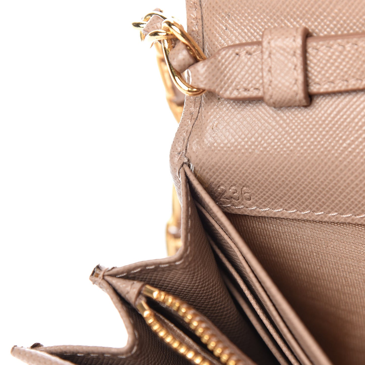 Saffiano Metal Oro Chain Wallet Cammeo