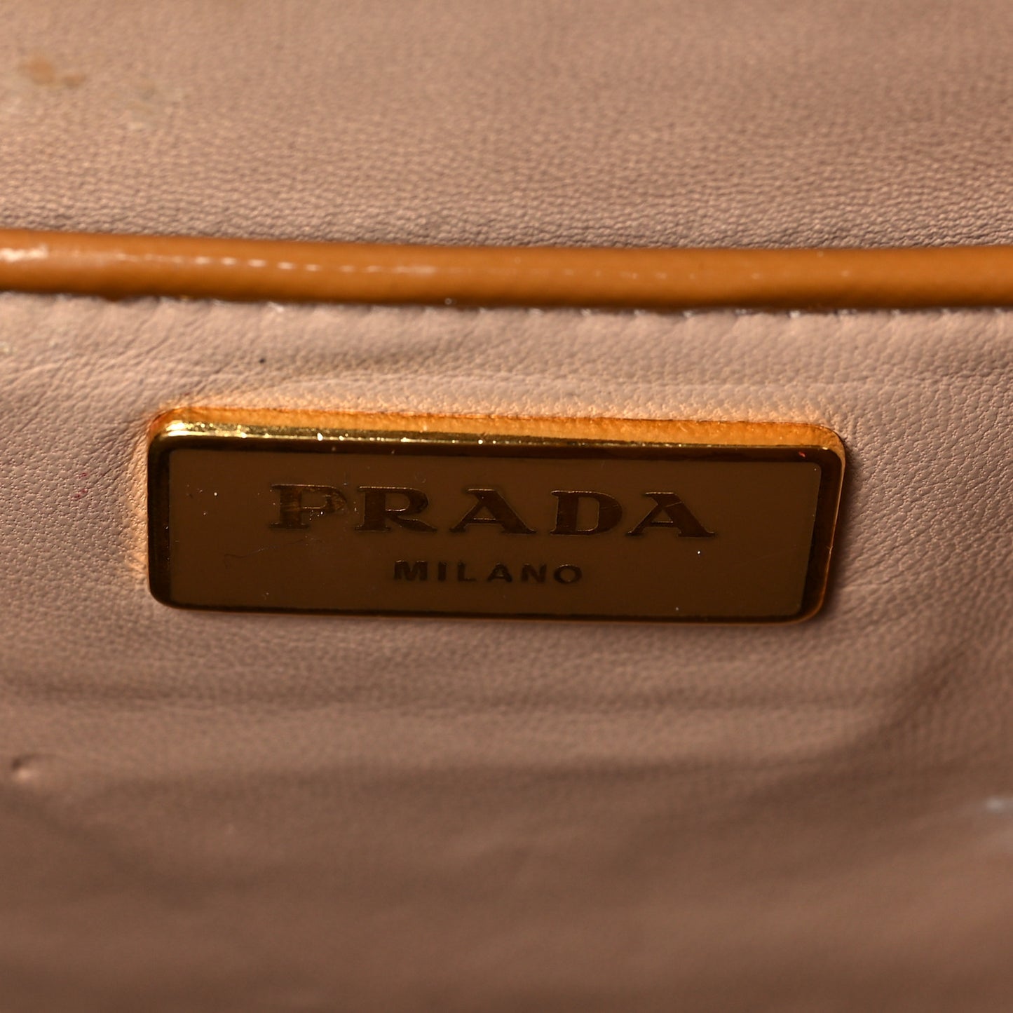 Saffiano Vernice Pyramid Bag Caramel Rosso White