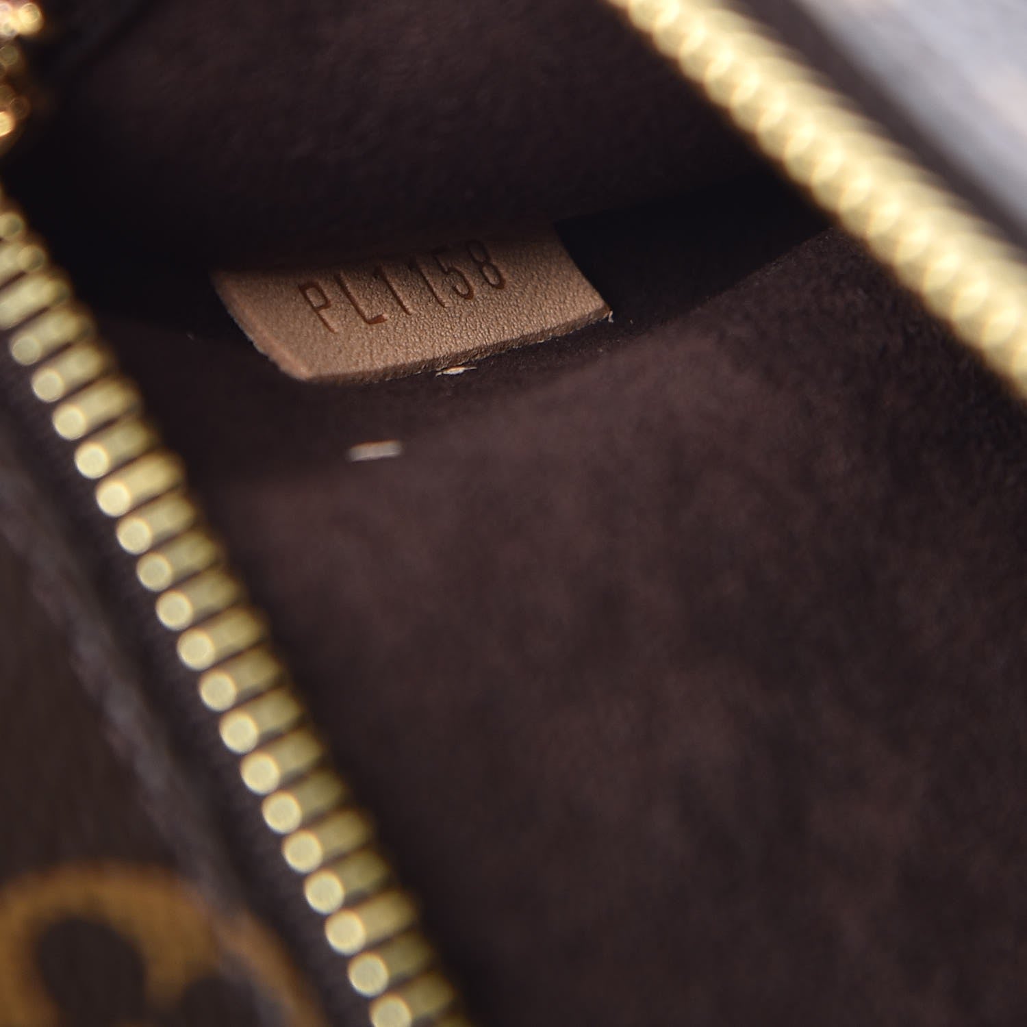 Louis Vuitton Monogram Pochette Metis 7 of 8