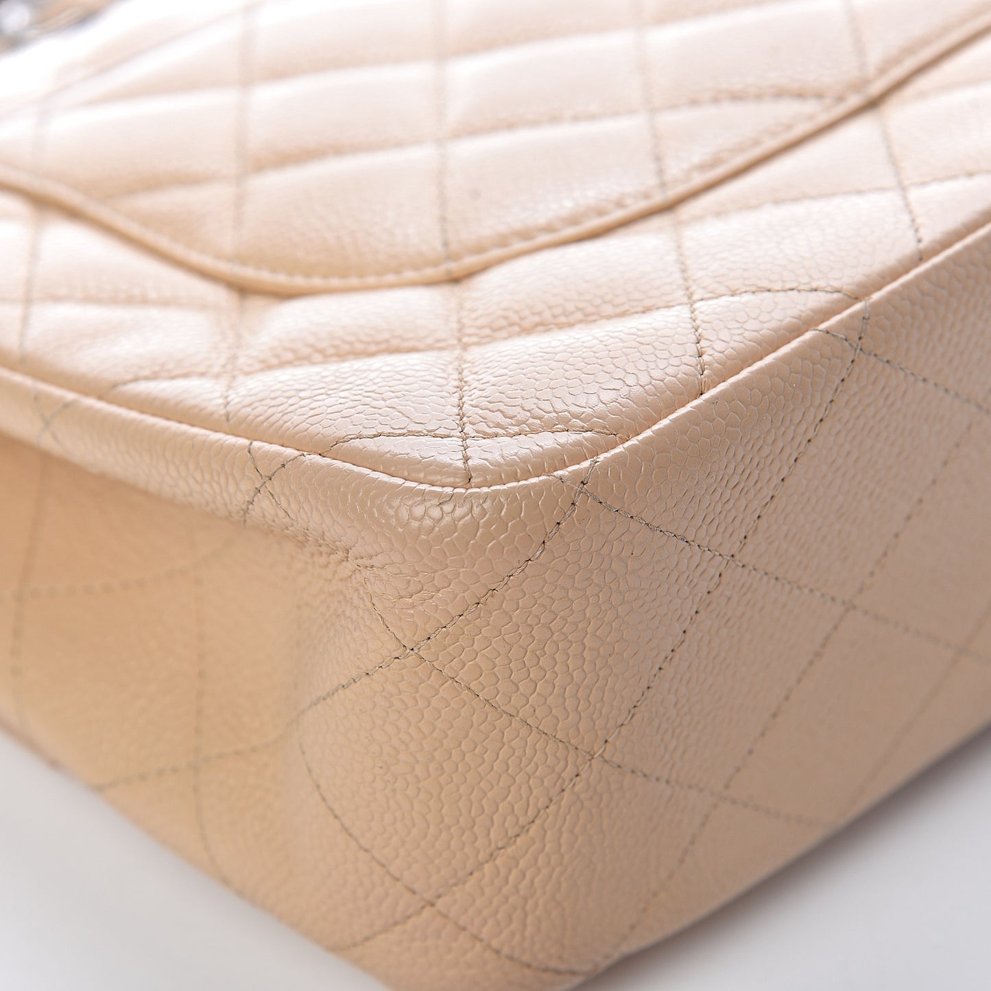 Caviar Quilted Jumbo Double Flap Beige Clair
