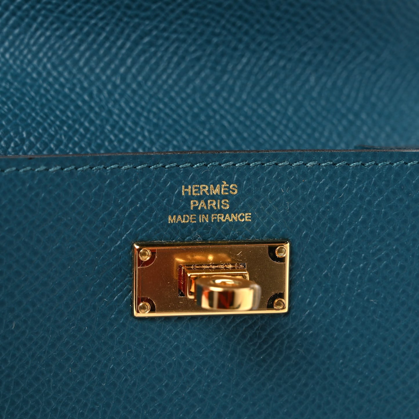 Epsom Kelly Pocket Compact Wallet Vert Bosphore