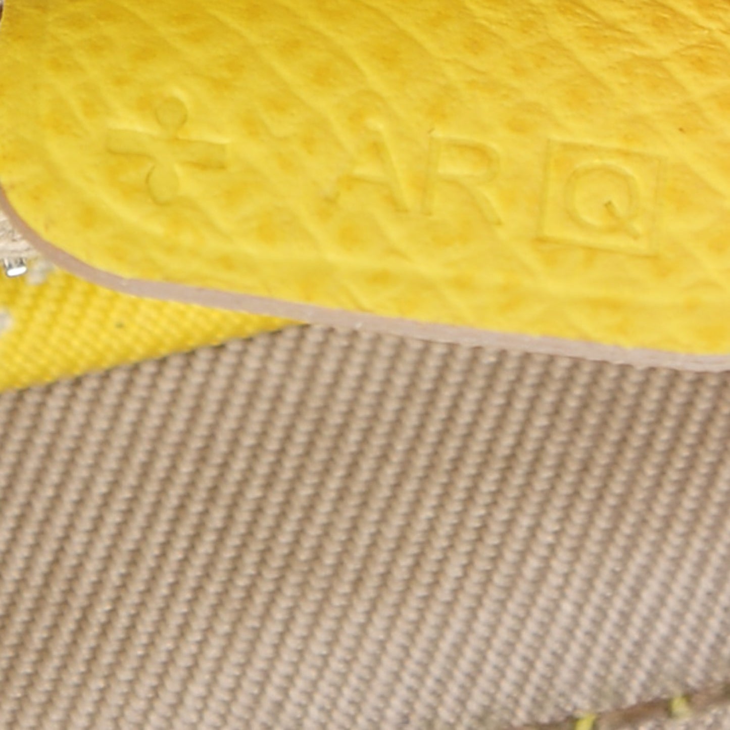 Epsom Silk'In Compact Wallet Soufre