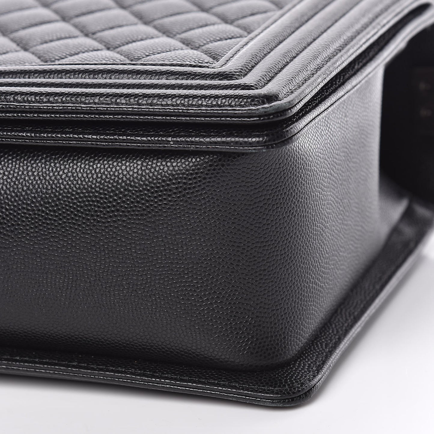 Caviar Quilted New Medium Boy Flap Black