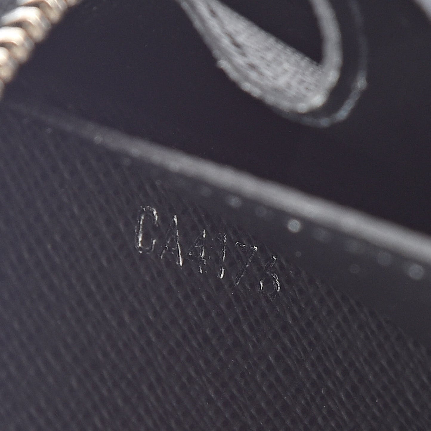 Taiga Zippy XL Wallet Black