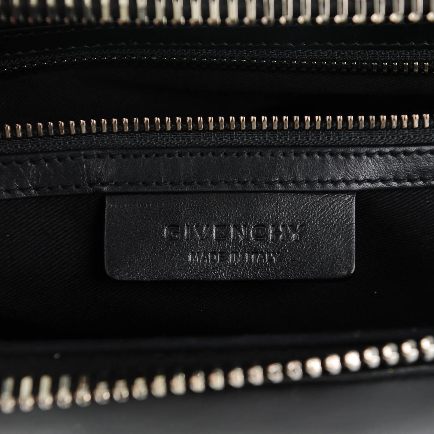 Calfskin 3D Stud Medium Antigona Black