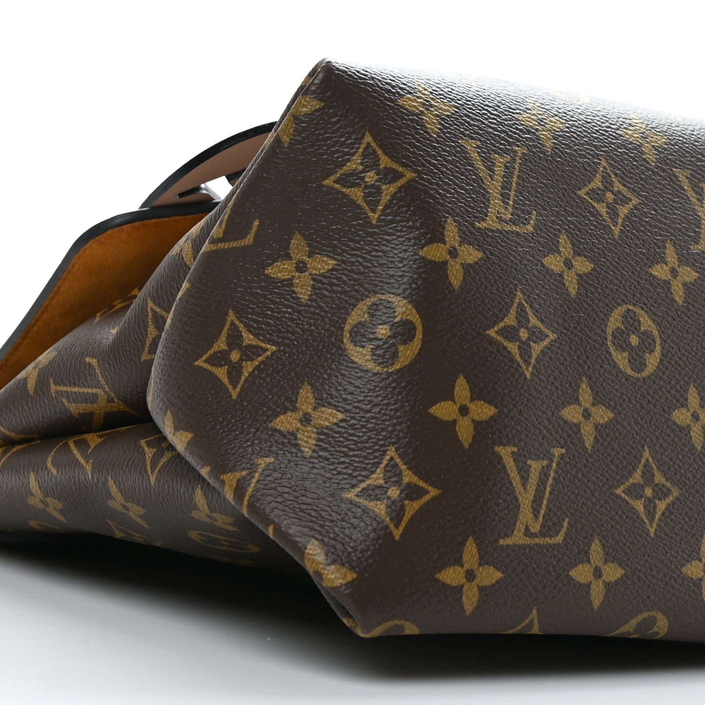 Monogram Beaubourg MM Safran Imperial