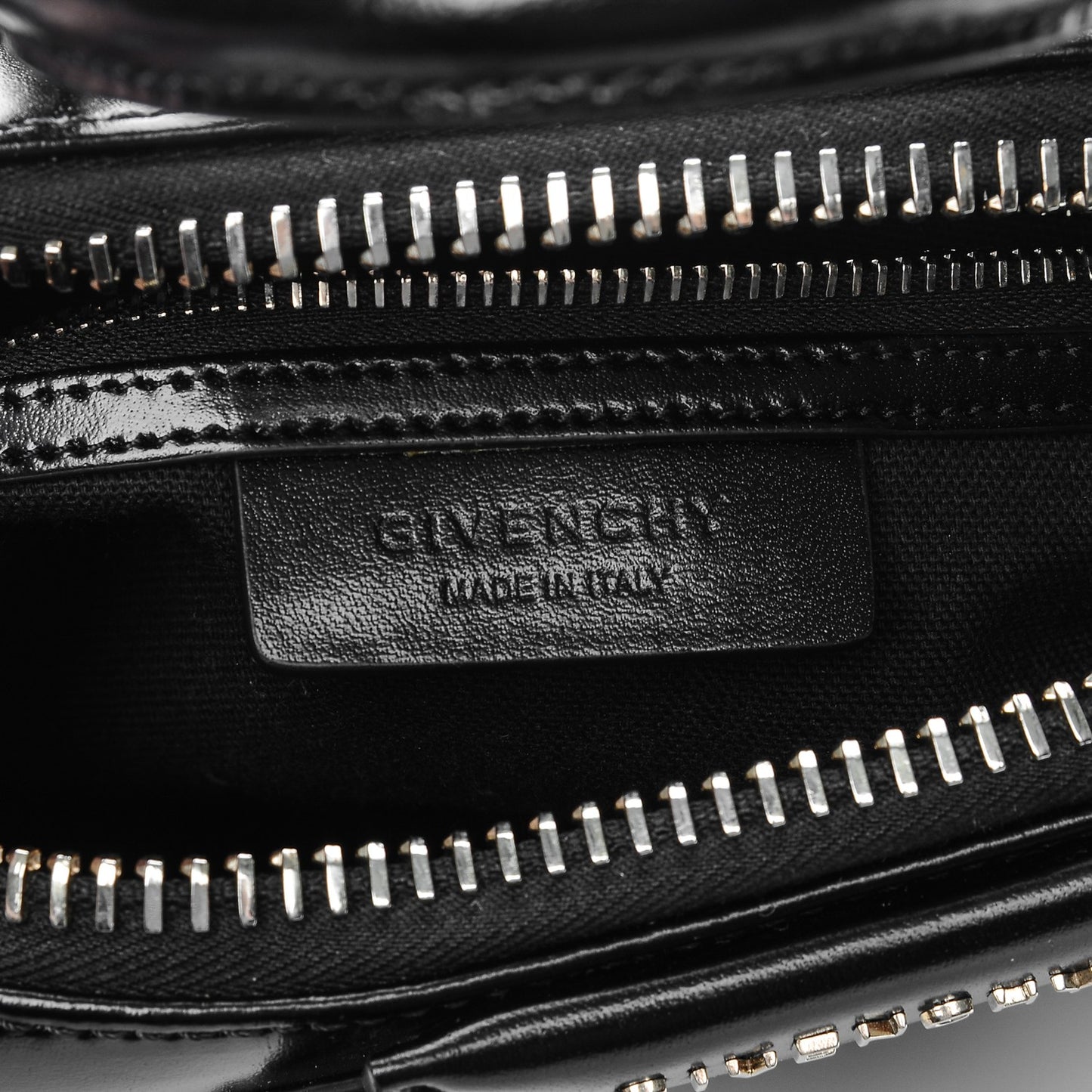 Shiny Lord Calfskin Mini Antigona Black