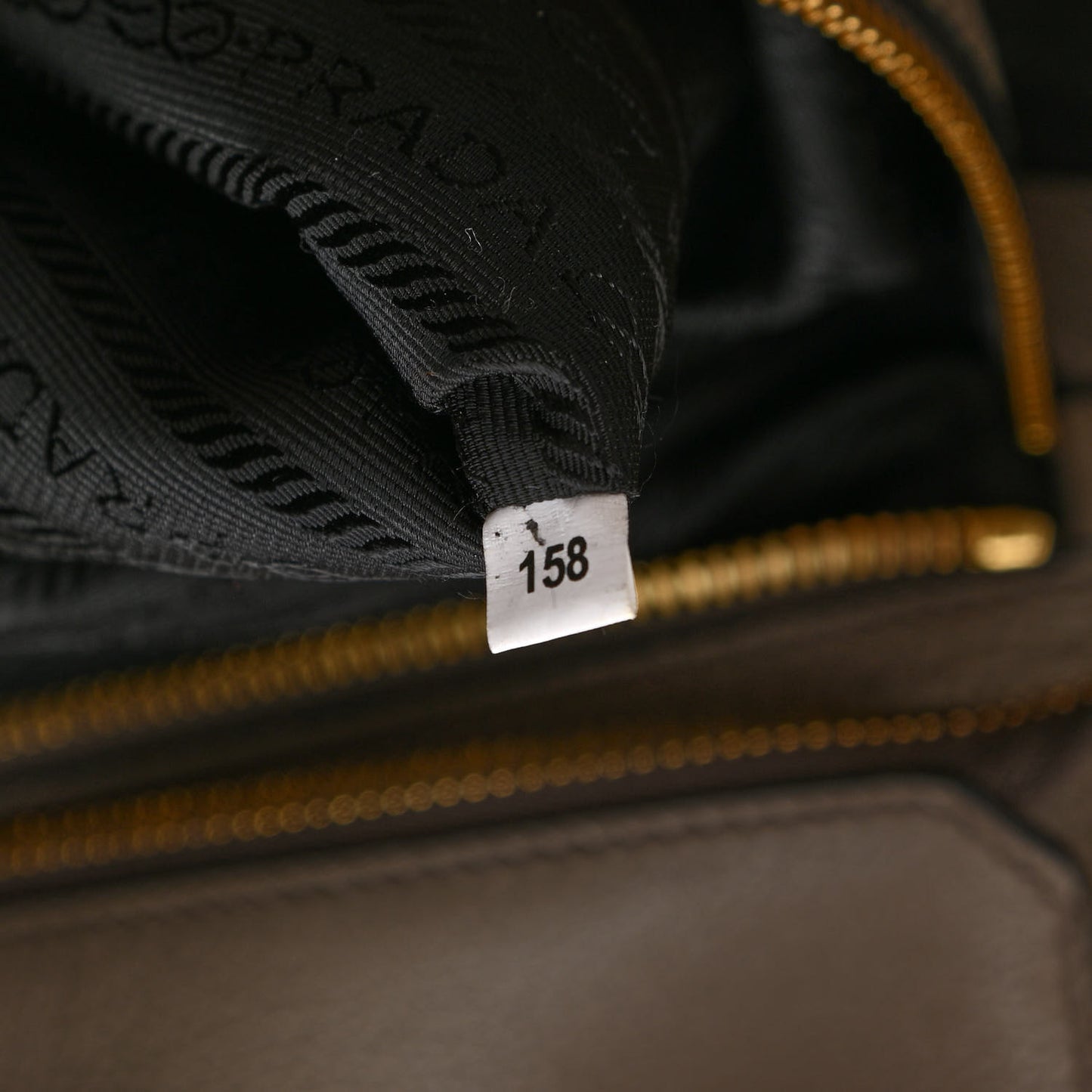 Vitello Daino Zippered Tote Argilla