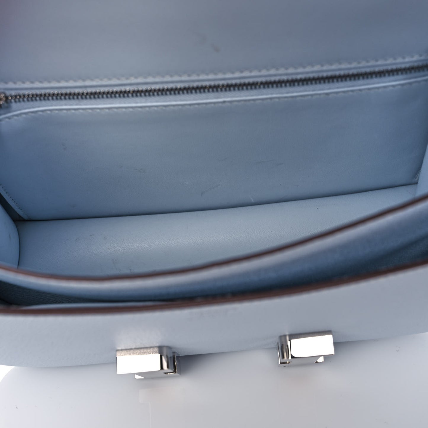 Epsom Constance 24 Bleu Brume