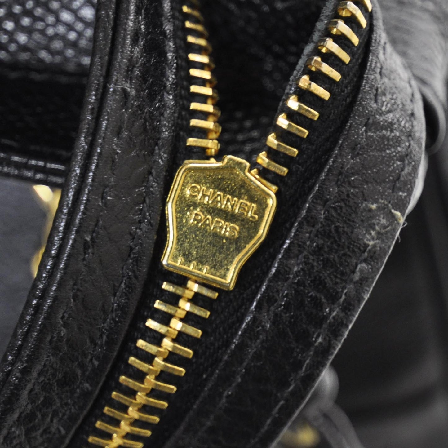 Caviar Shoulder Bag Black GHW